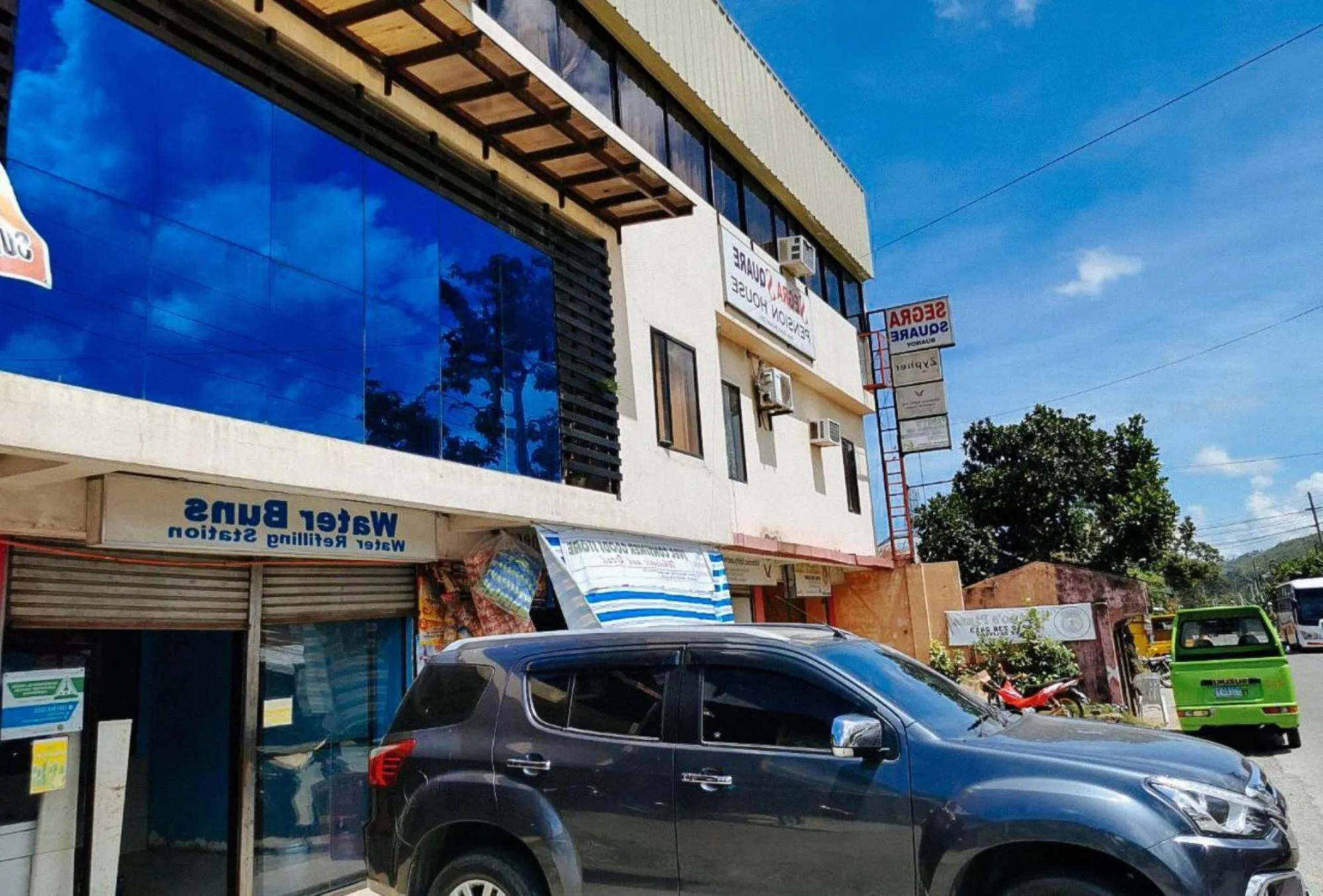 Property building in RedDoorz Segra Square Pension House