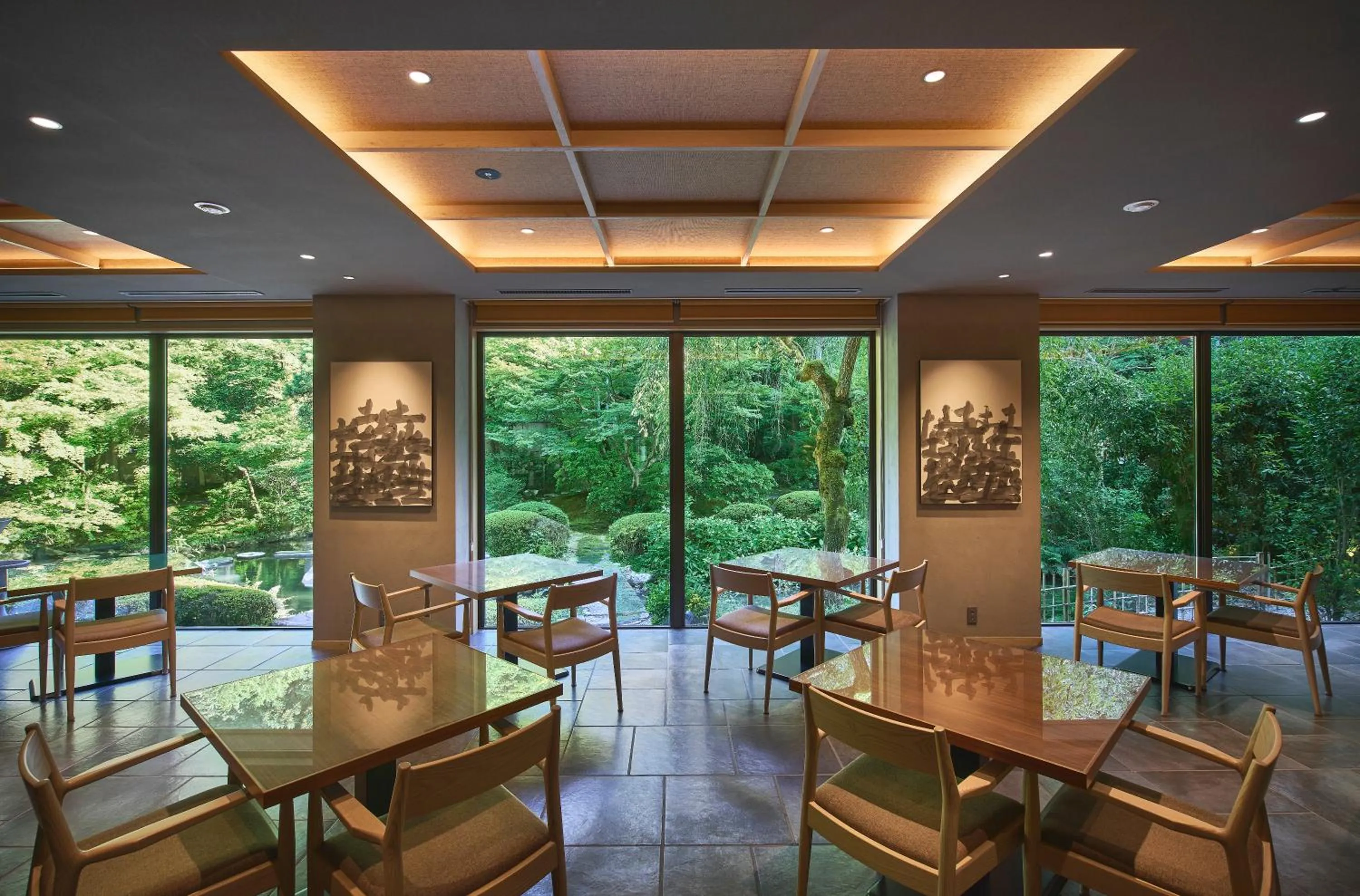 Restaurant/places to eat in moksa