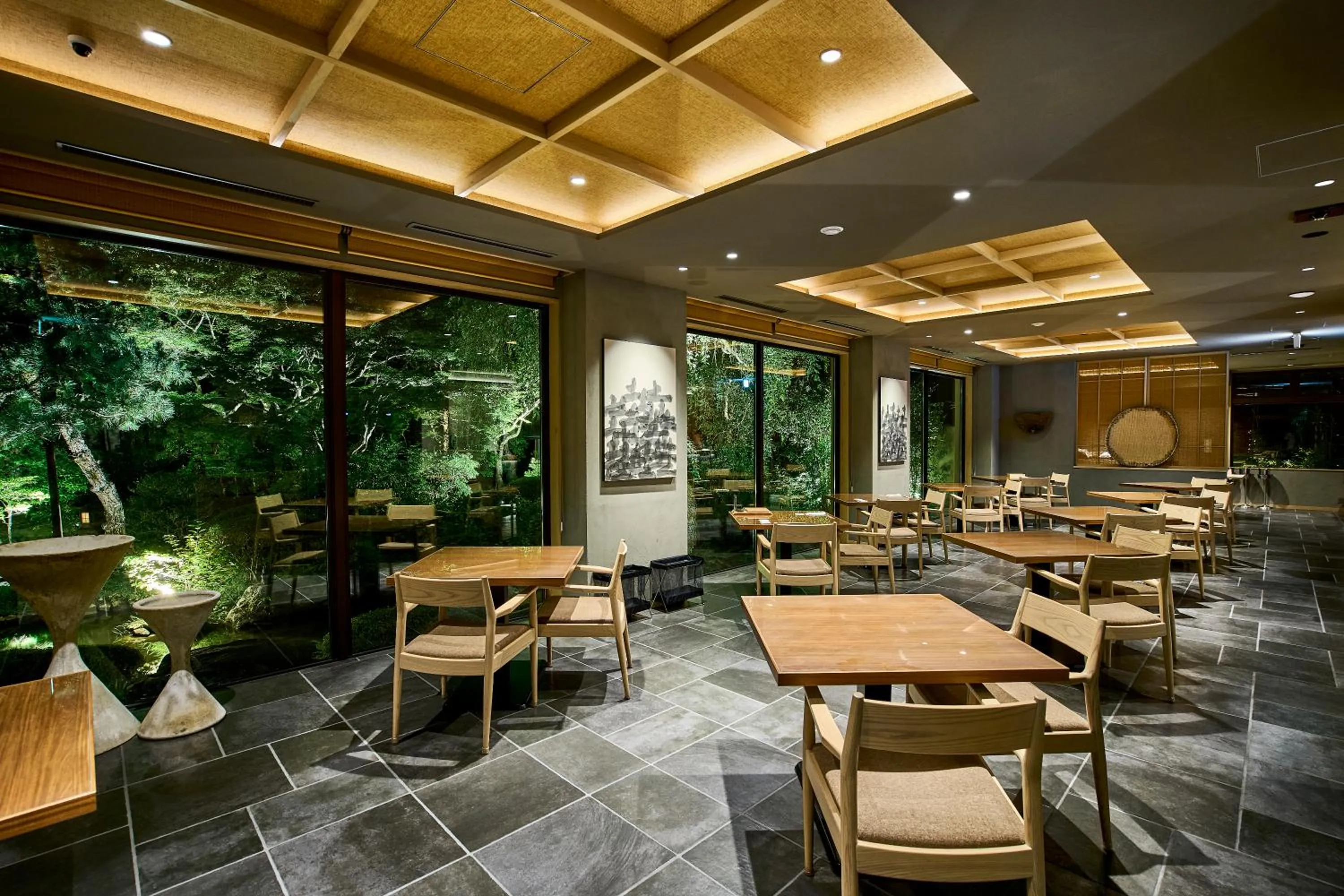 Restaurant/places to eat in moksa