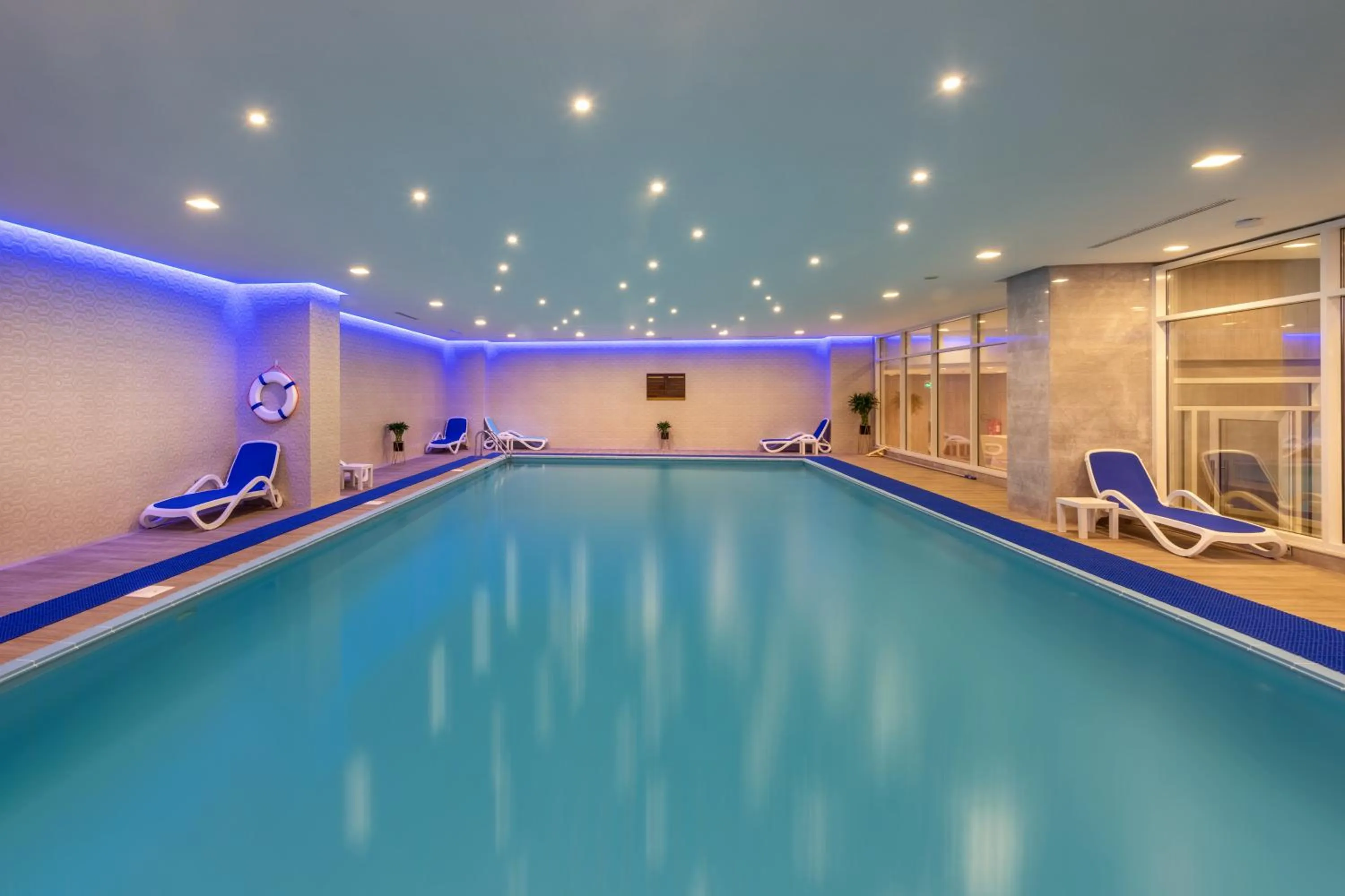 Swimming pool in Nivel Hotel Abha