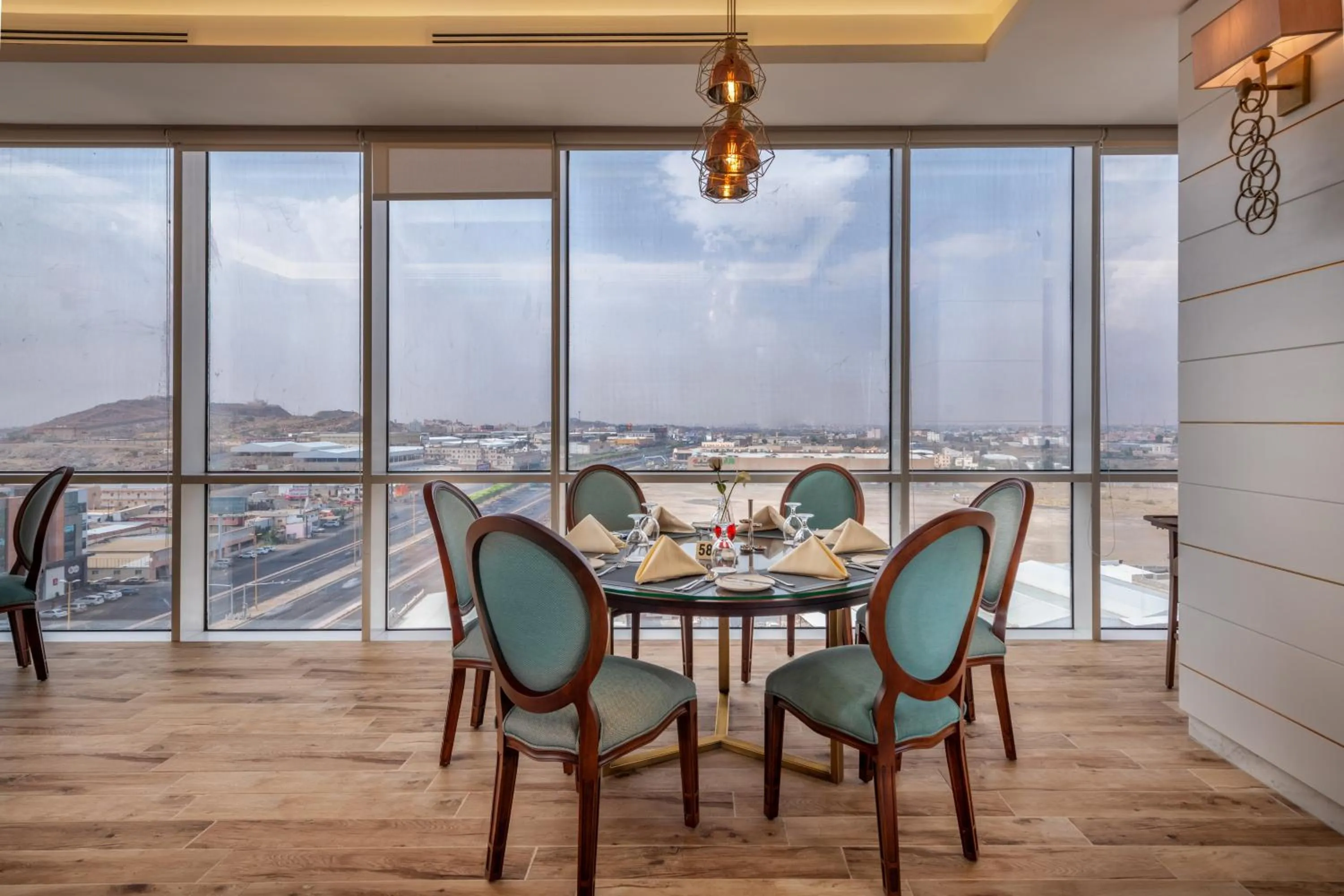 Dining area in Nivel Hotel Abha