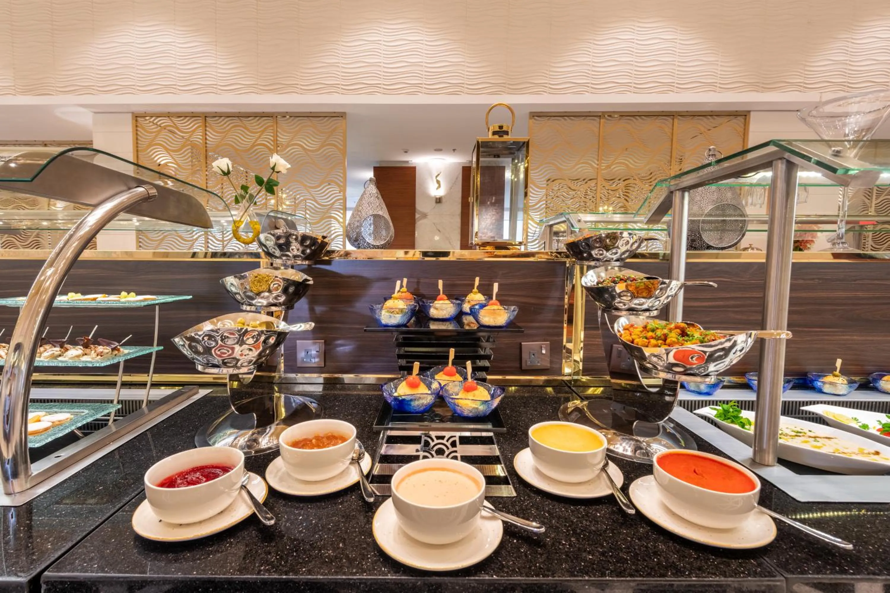 Restaurant/places to eat in Nivel Hotel Abha