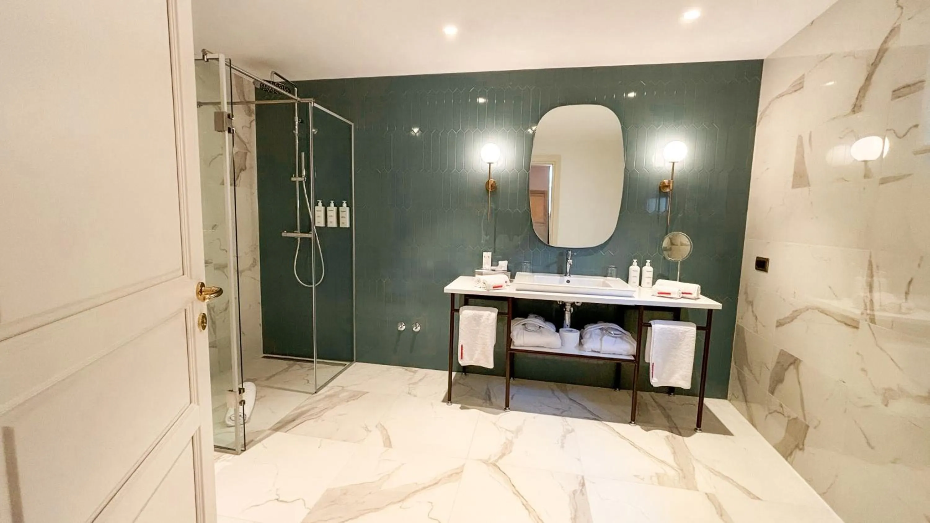 Shower in Hotel Supetar