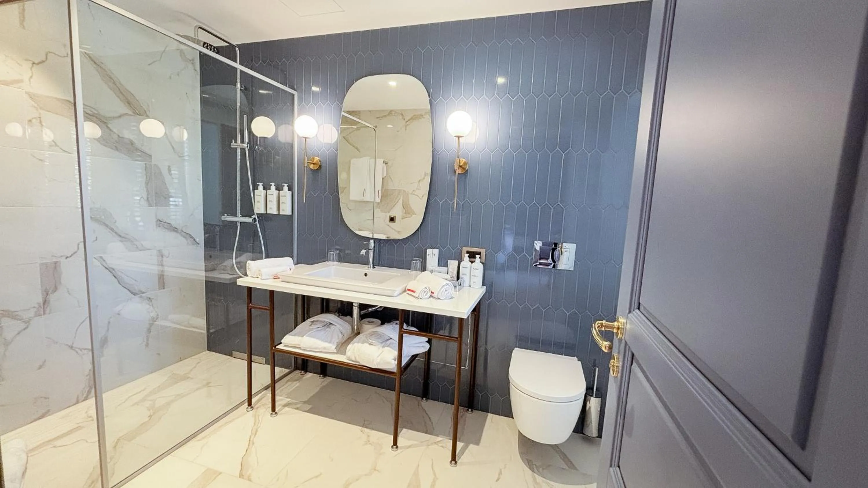 Shower in Hotel Supetar