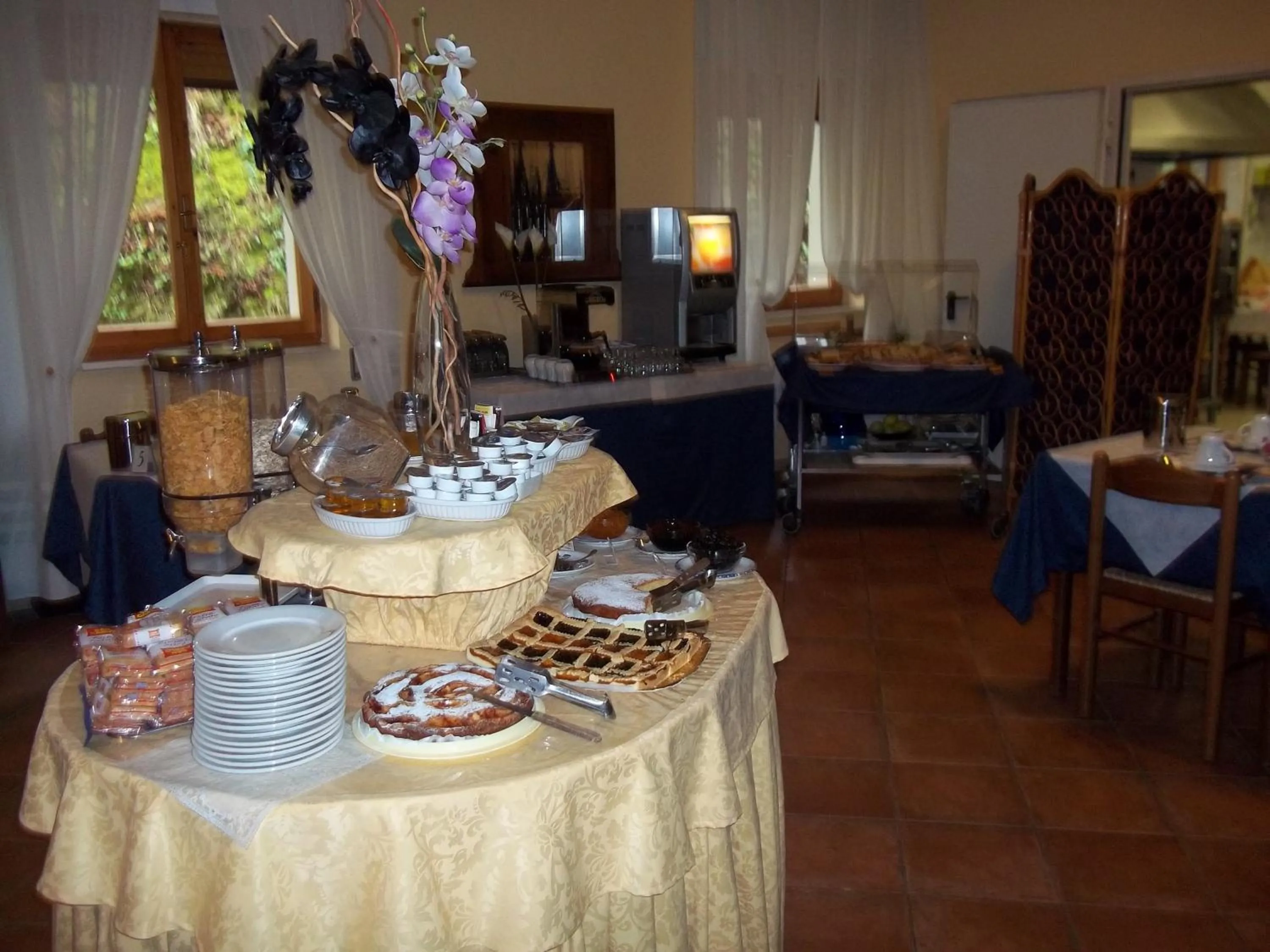 Buffet breakfast in Hotel Relais Valle Orientina