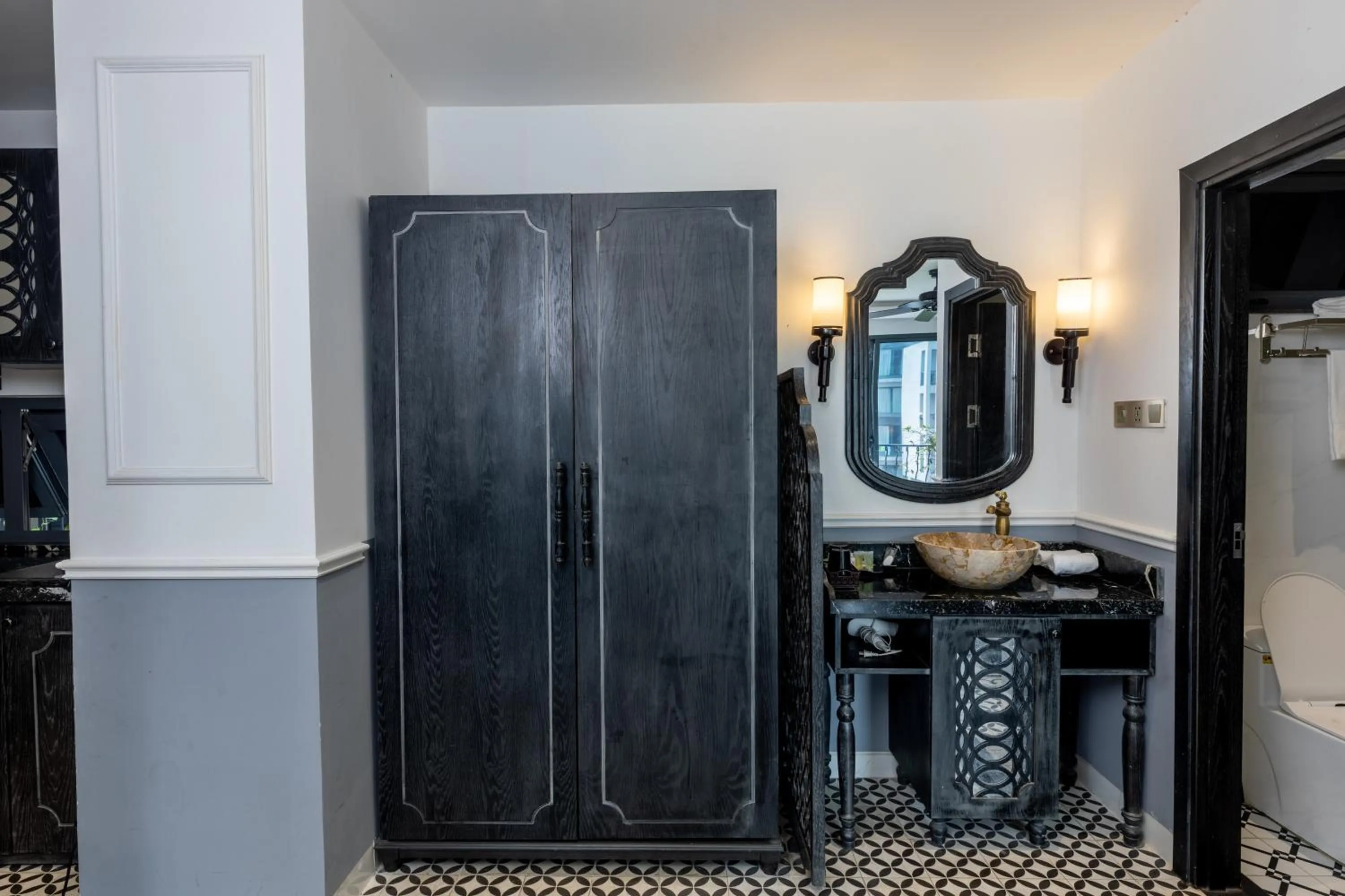 wardrobe in Dérive Boutique Villa & Apartment Da Nang