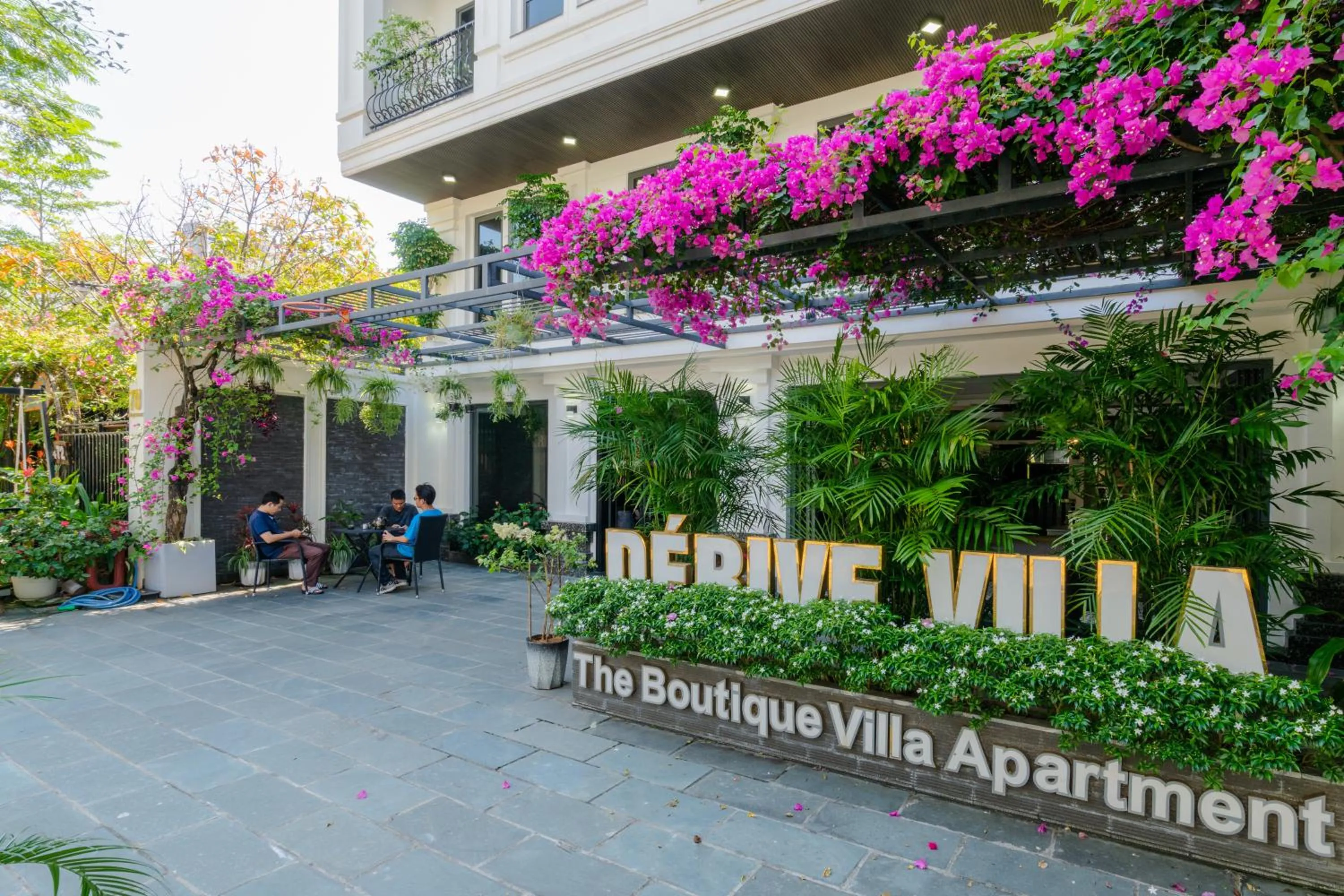 Property logo or sign in Dérive Boutique Villa & Apartment Da Nang