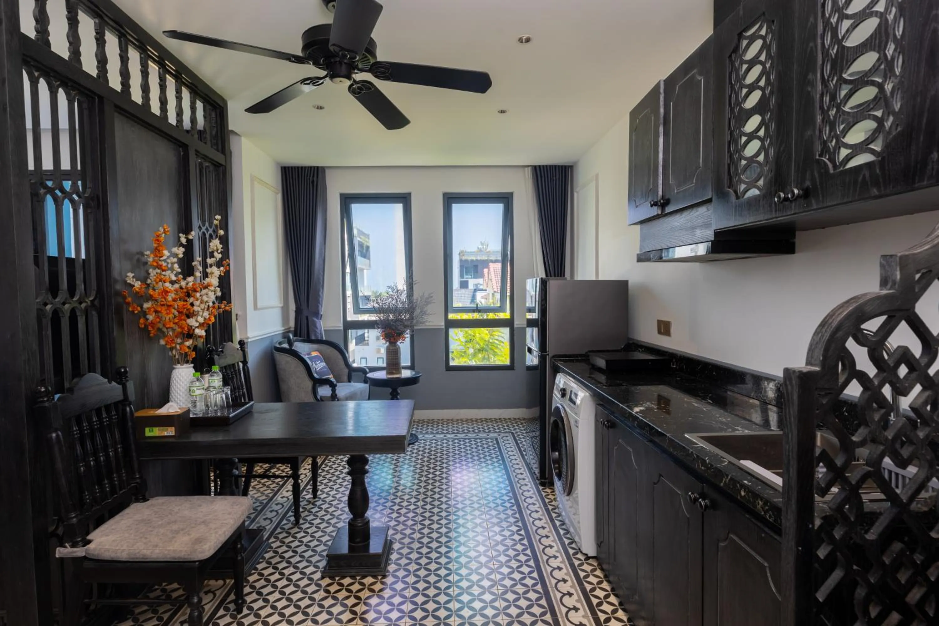 Kitchen or kitchenette in Dérive Boutique Villa & Apartment Da Nang