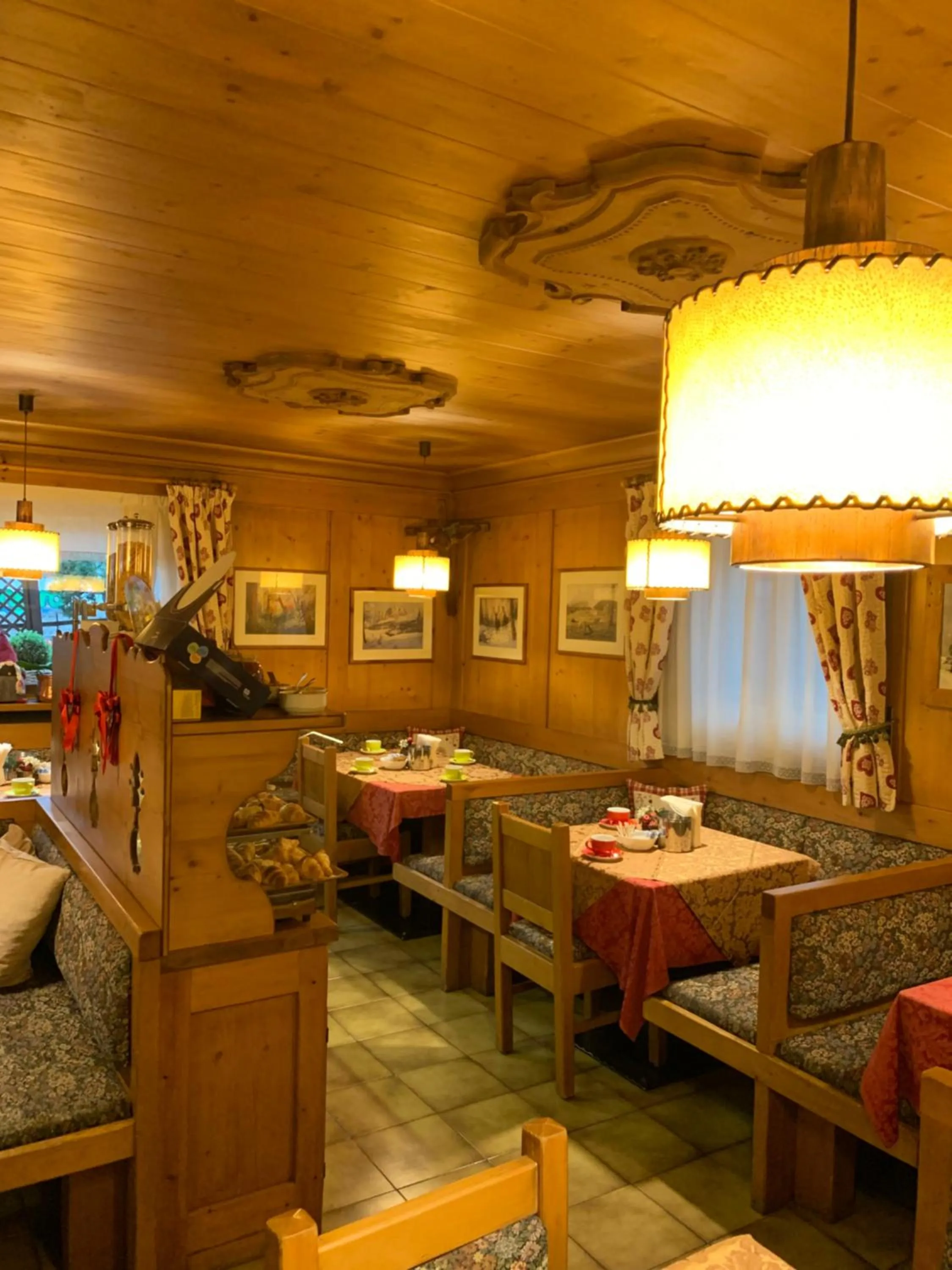 Restaurant/places to eat in Meuble Villa Neve
