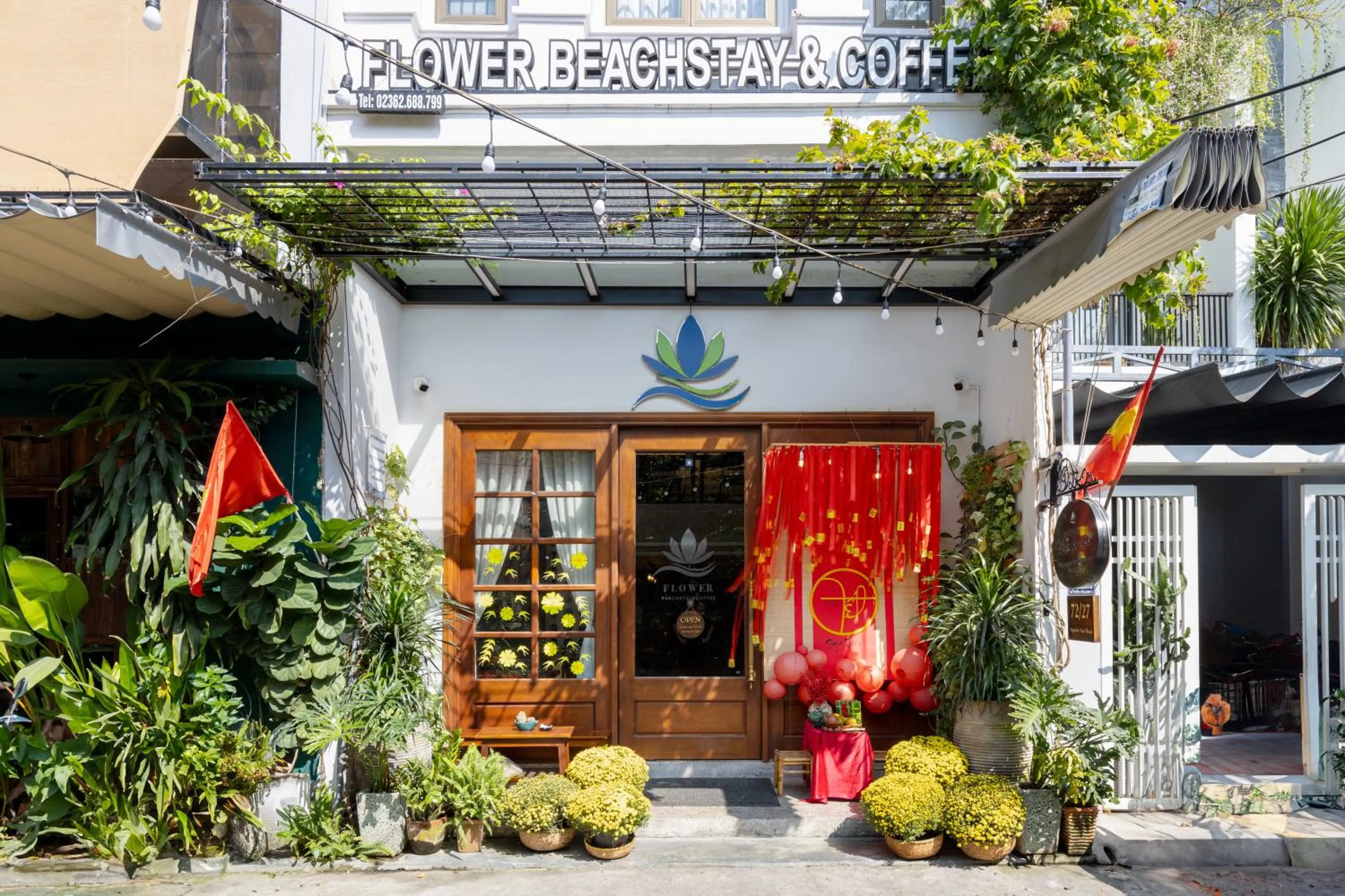 Facade/entrance in FLOWER BEACHSTAY & COFFEE