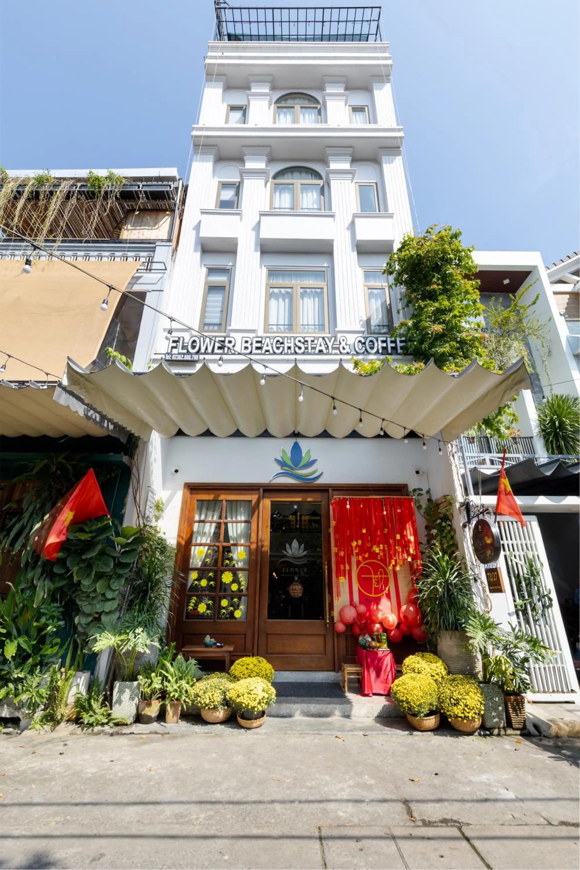 Facade/entrance in FLOWER BEACHSTAY & COFFEE