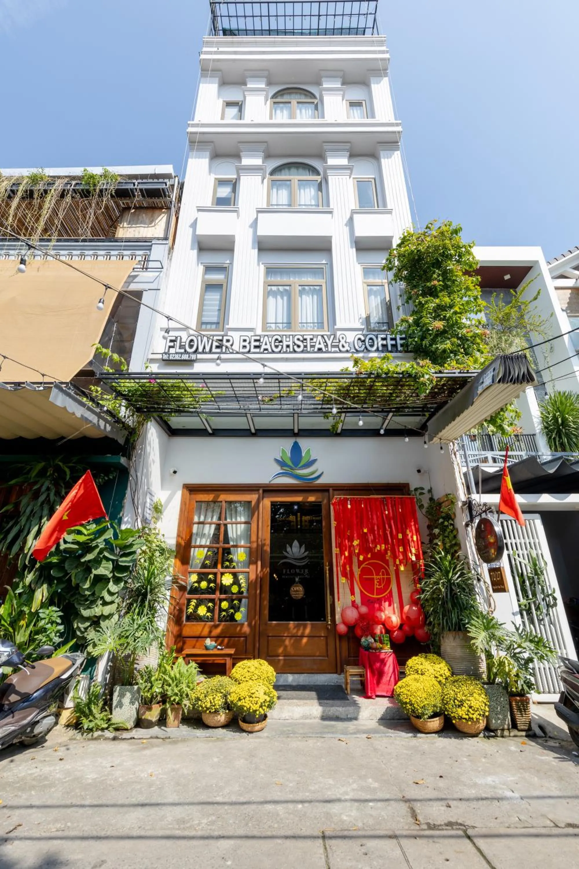 Property building in FLOWER BEACHSTAY & COFFEE