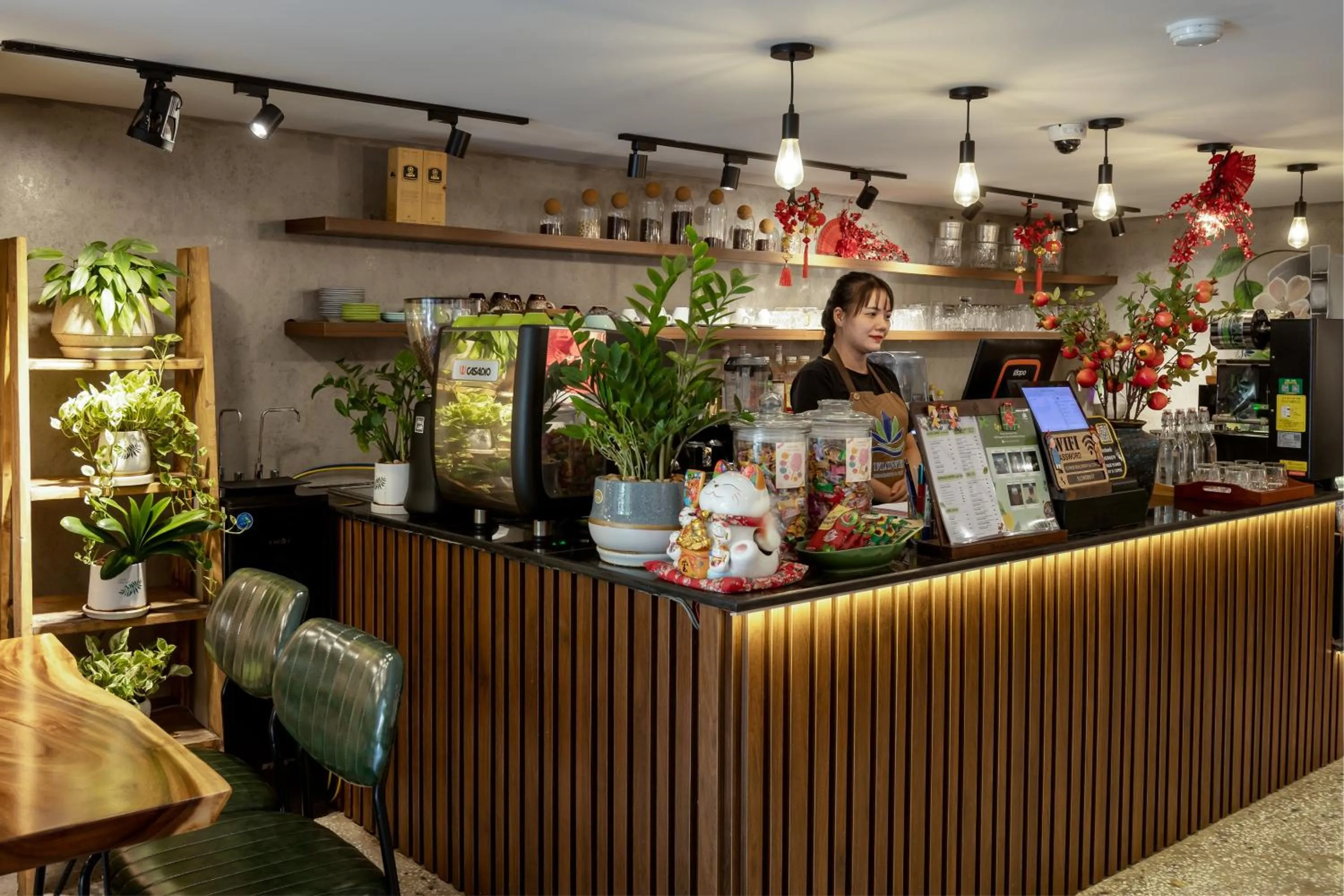 Lounge or bar in FLOWER BEACHSTAY & COFFEE