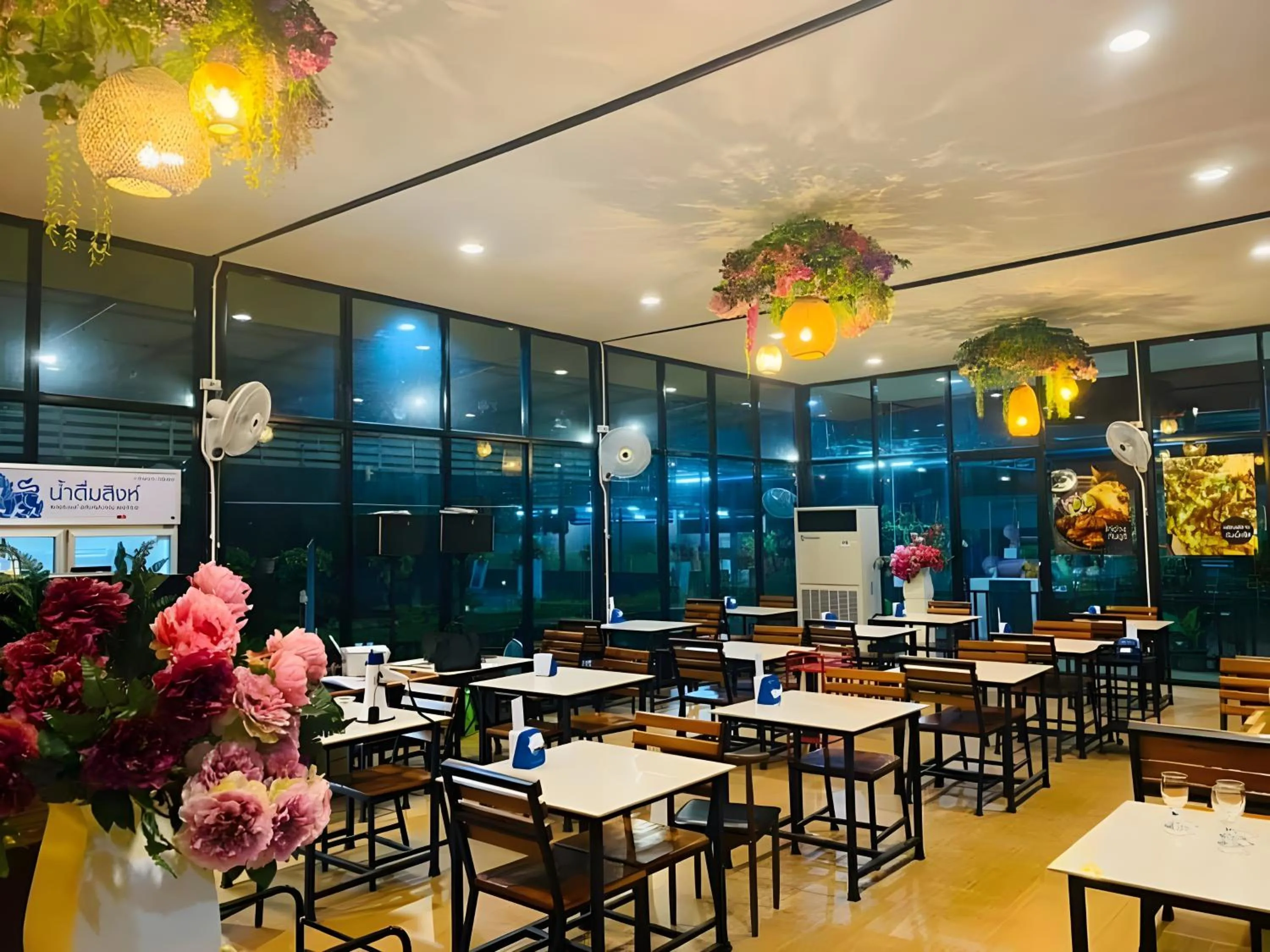 Restaurant/places to eat in Trang Oasis Waterpark Hotel