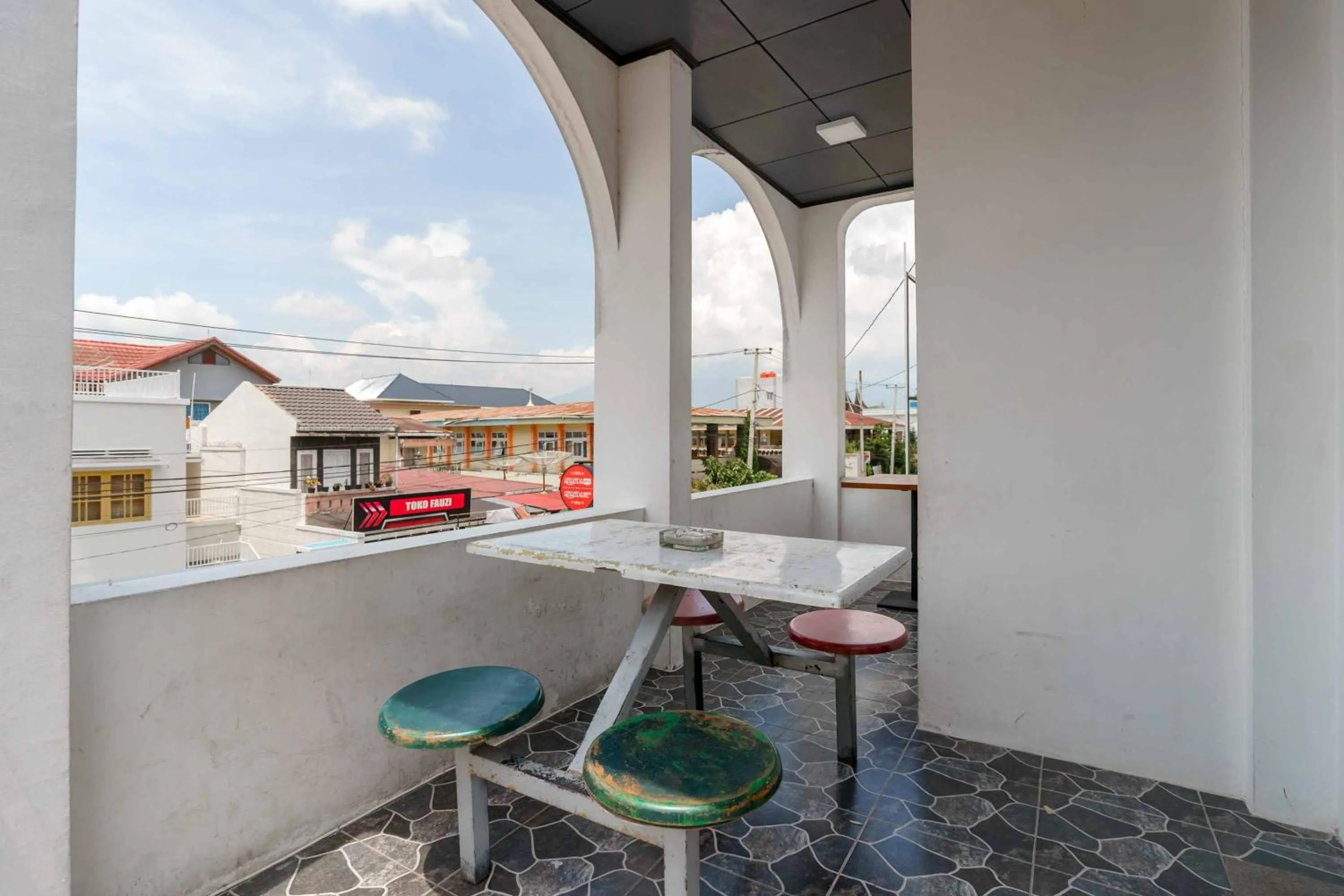 Balcony/Terrace in Urbanview Hotel Ananda Syariah by RedDoorz