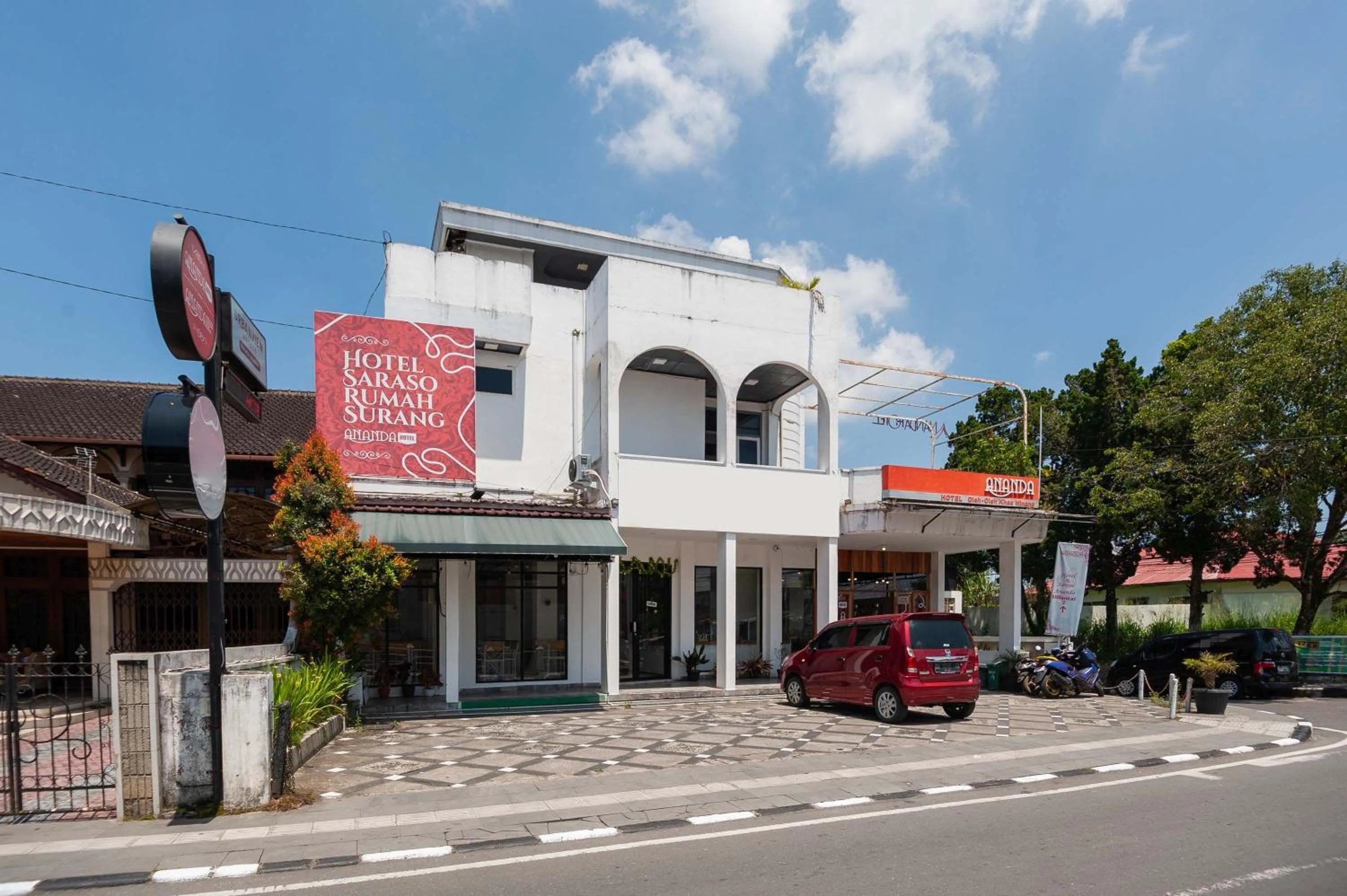 Property building in Urbanview Hotel Ananda Syariah by RedDoorz