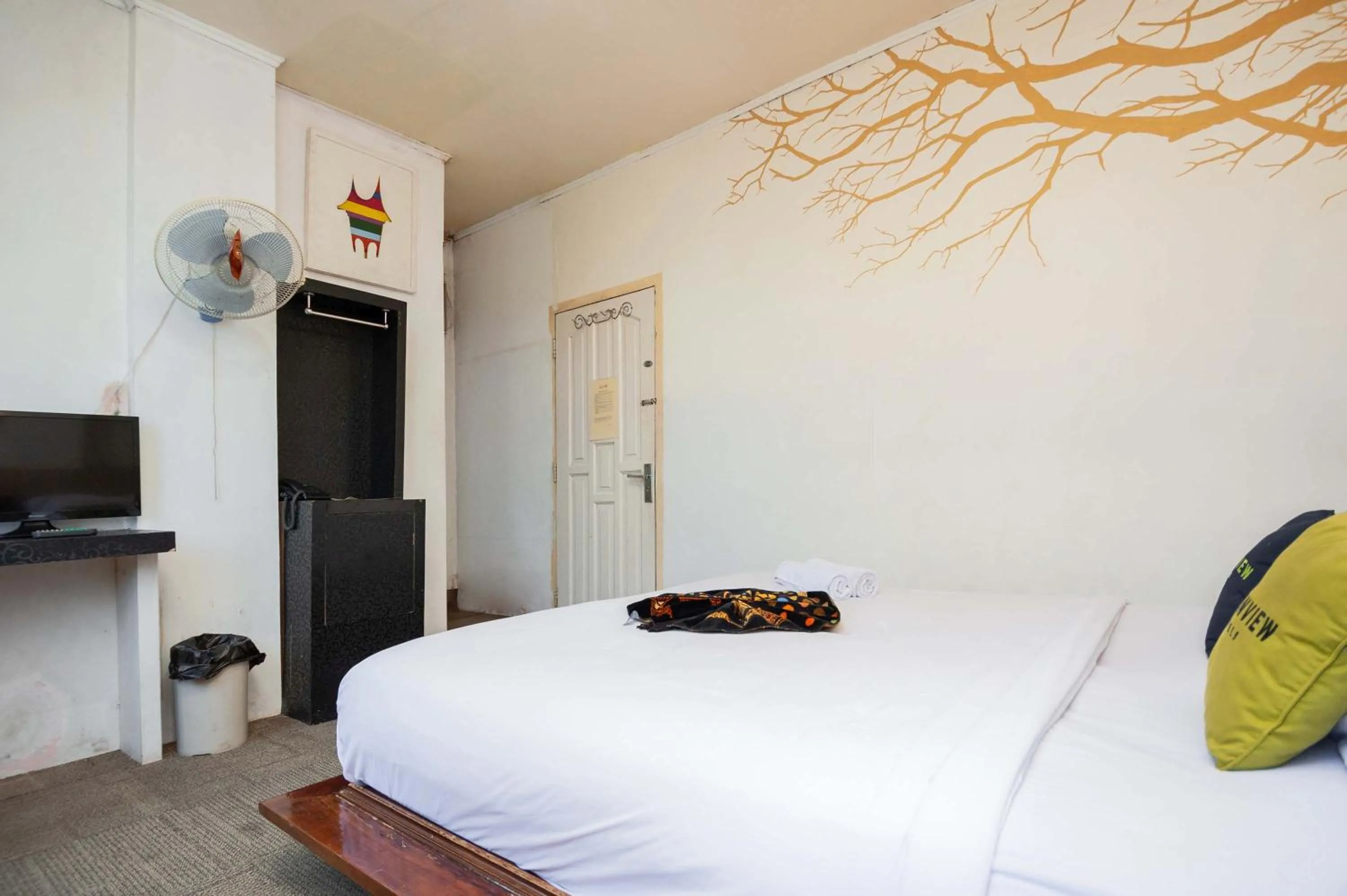 Bedroom, Bed in Urbanview Hotel Ananda Syariah by RedDoorz