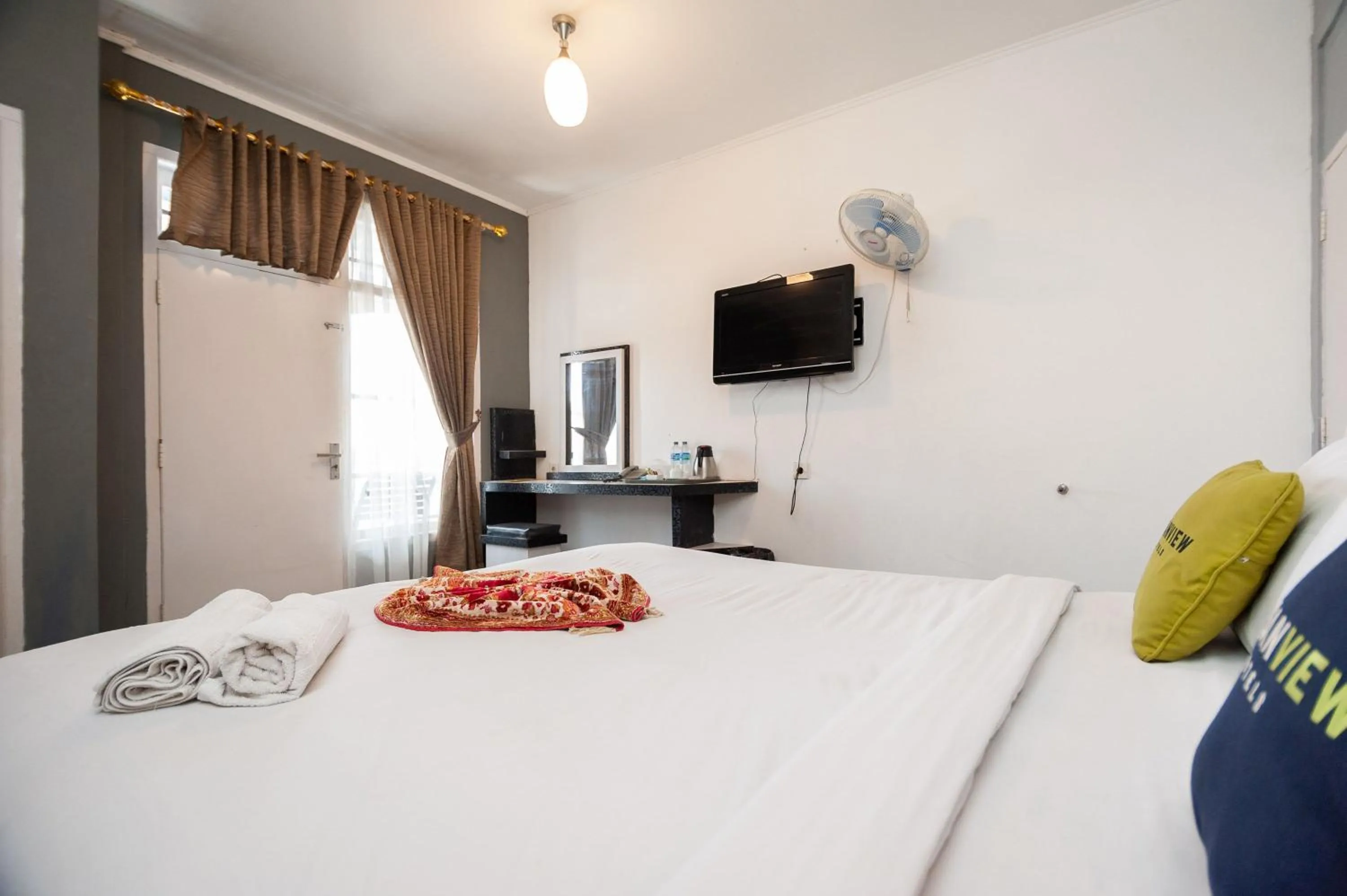 Bedroom, Bed in Urbanview Hotel Ananda Syariah by RedDoorz