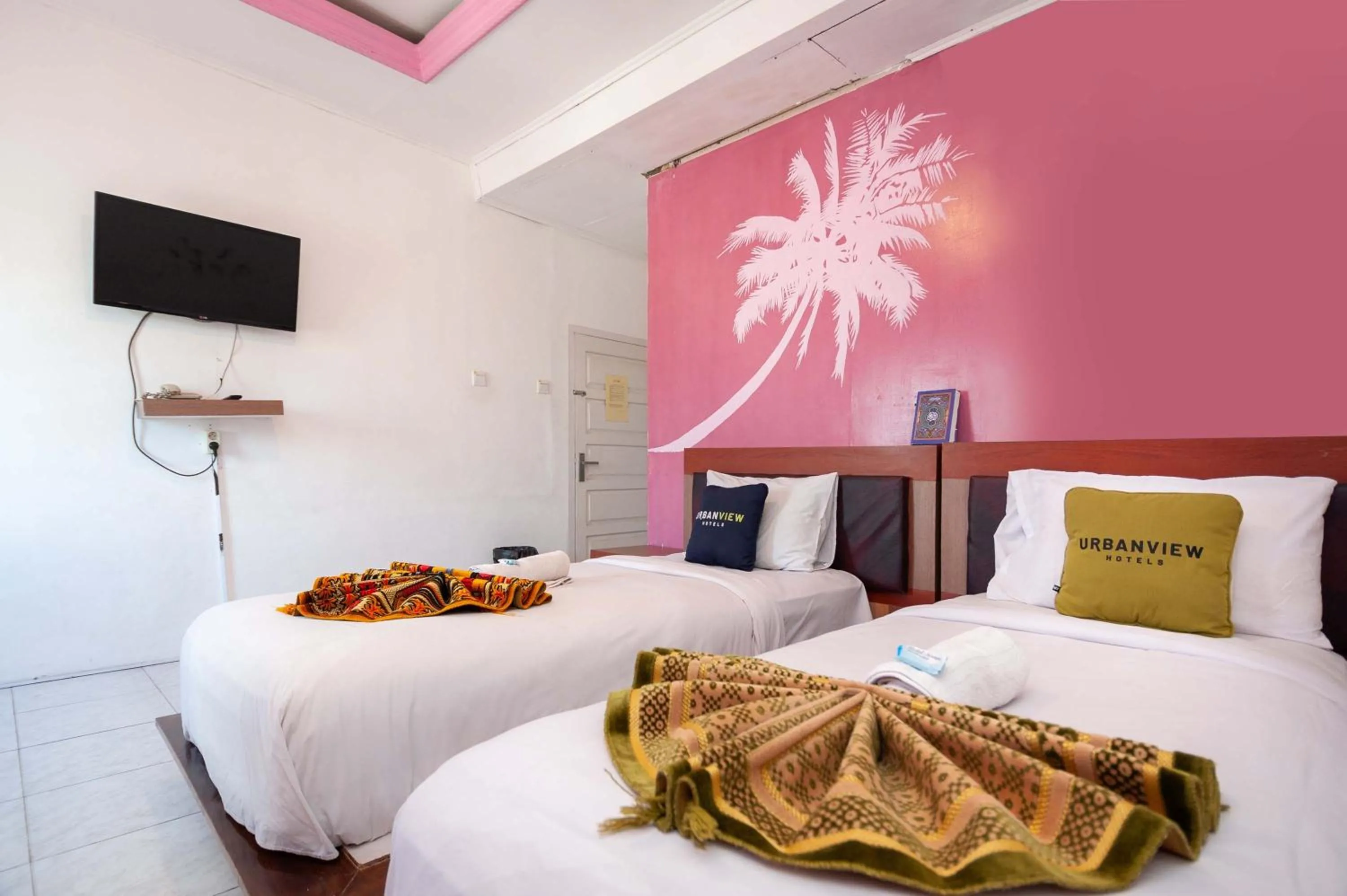 Bedroom, Bed in Urbanview Hotel Ananda Syariah by RedDoorz