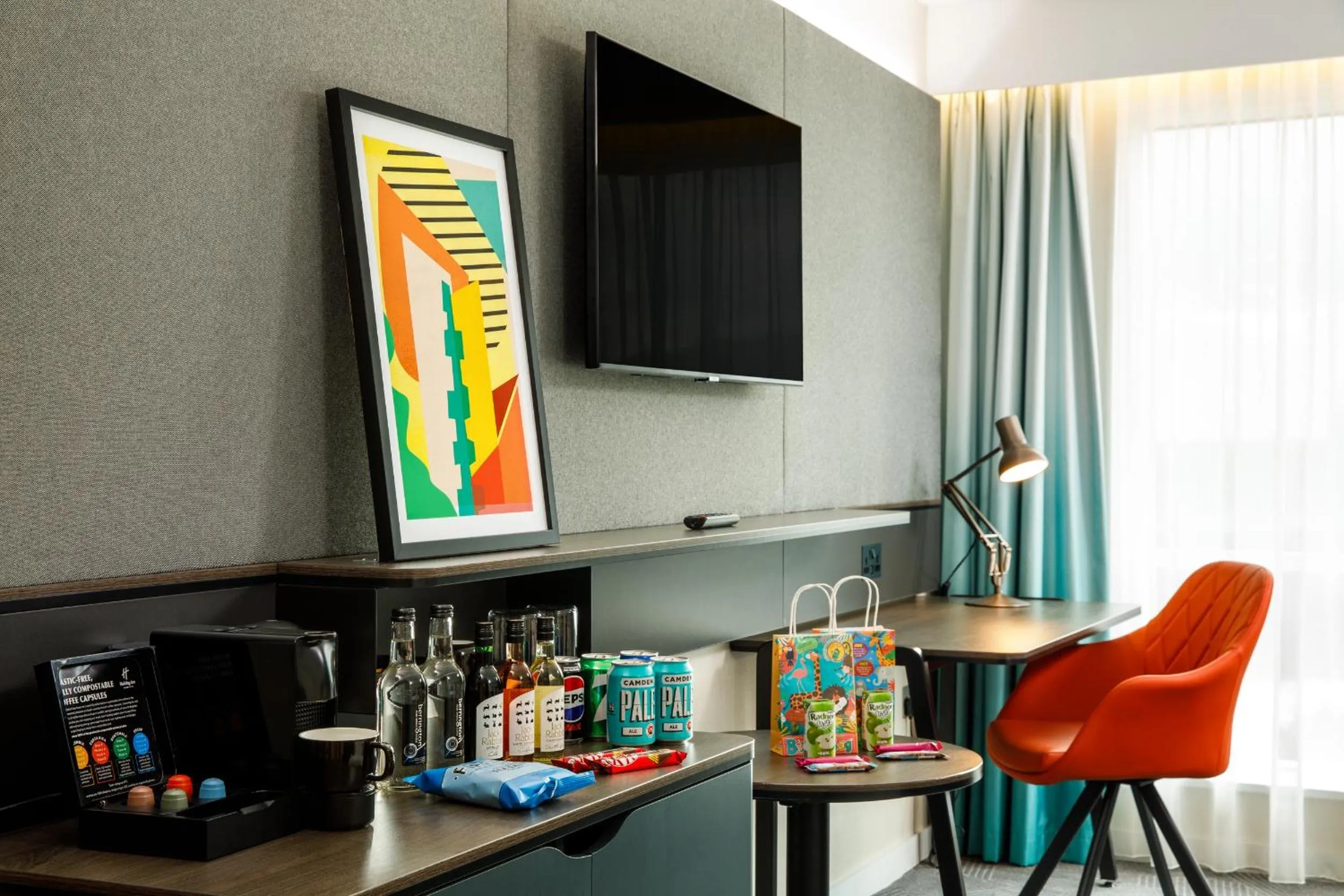 TV and multimedia in Holiday Inn Manchester Airport T2 by IHG