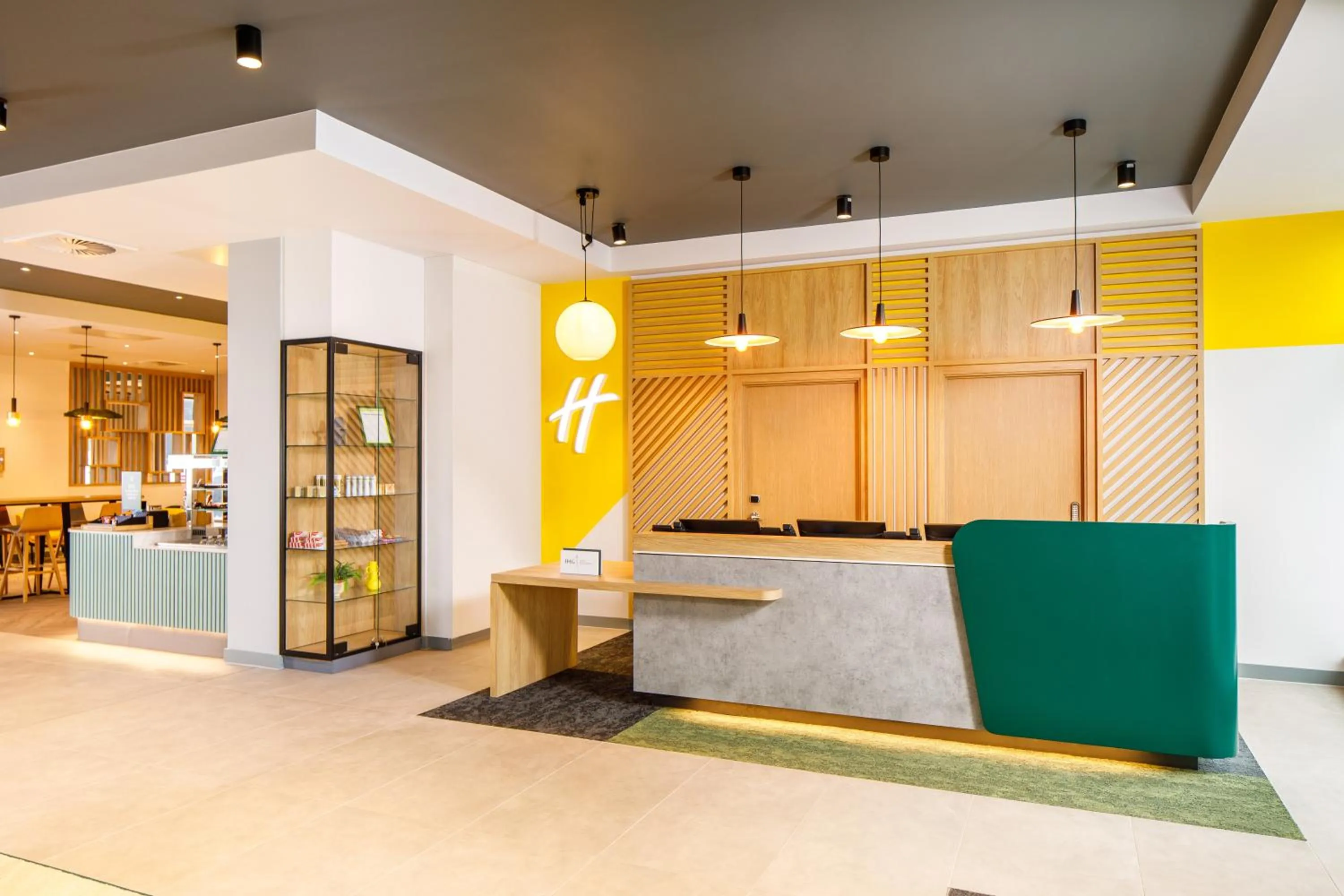 Lobby or reception in Holiday Inn Manchester Airport T2 by IHG