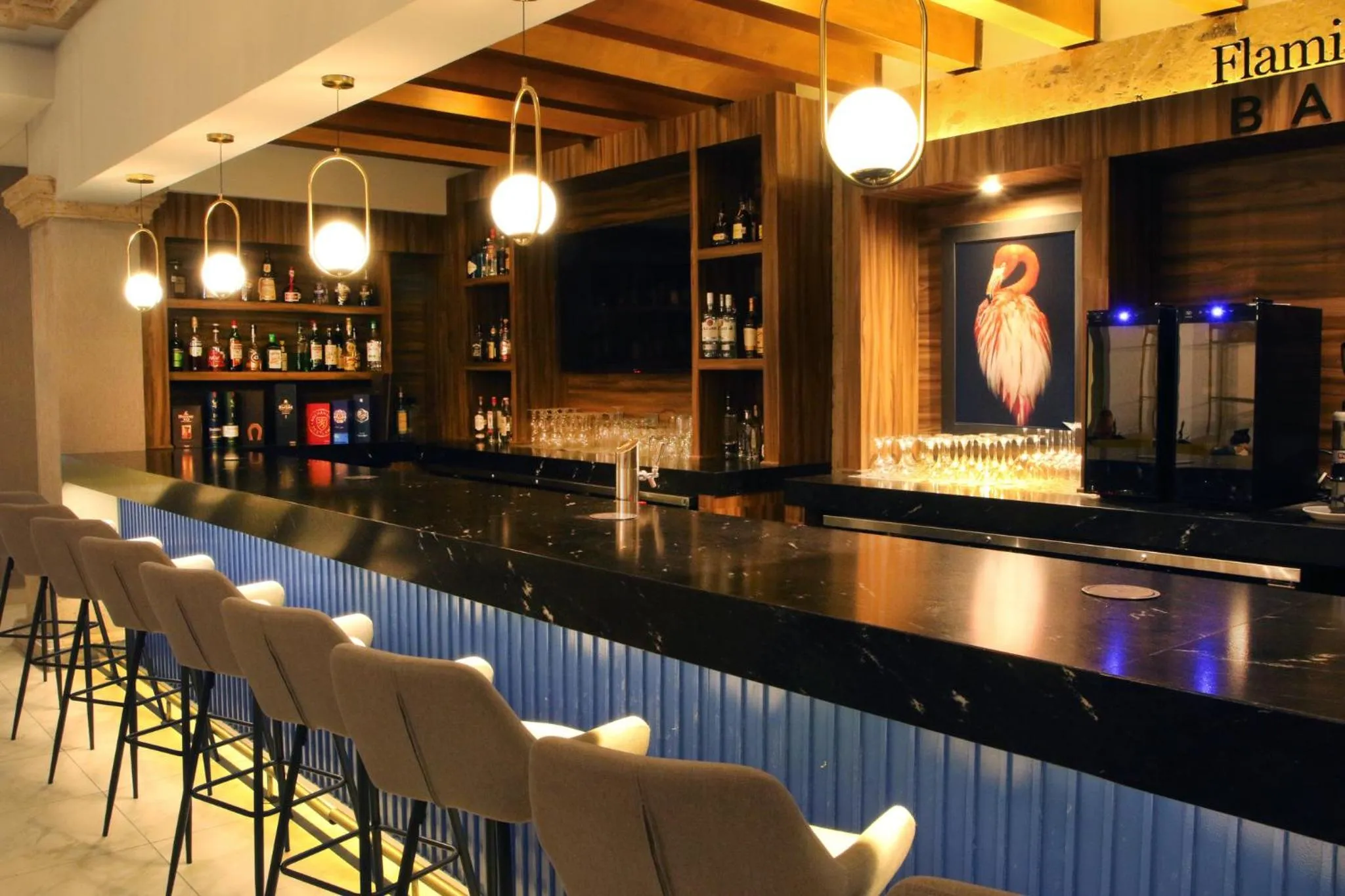 Lounge or bar in voco Saltillo Suites by IHG