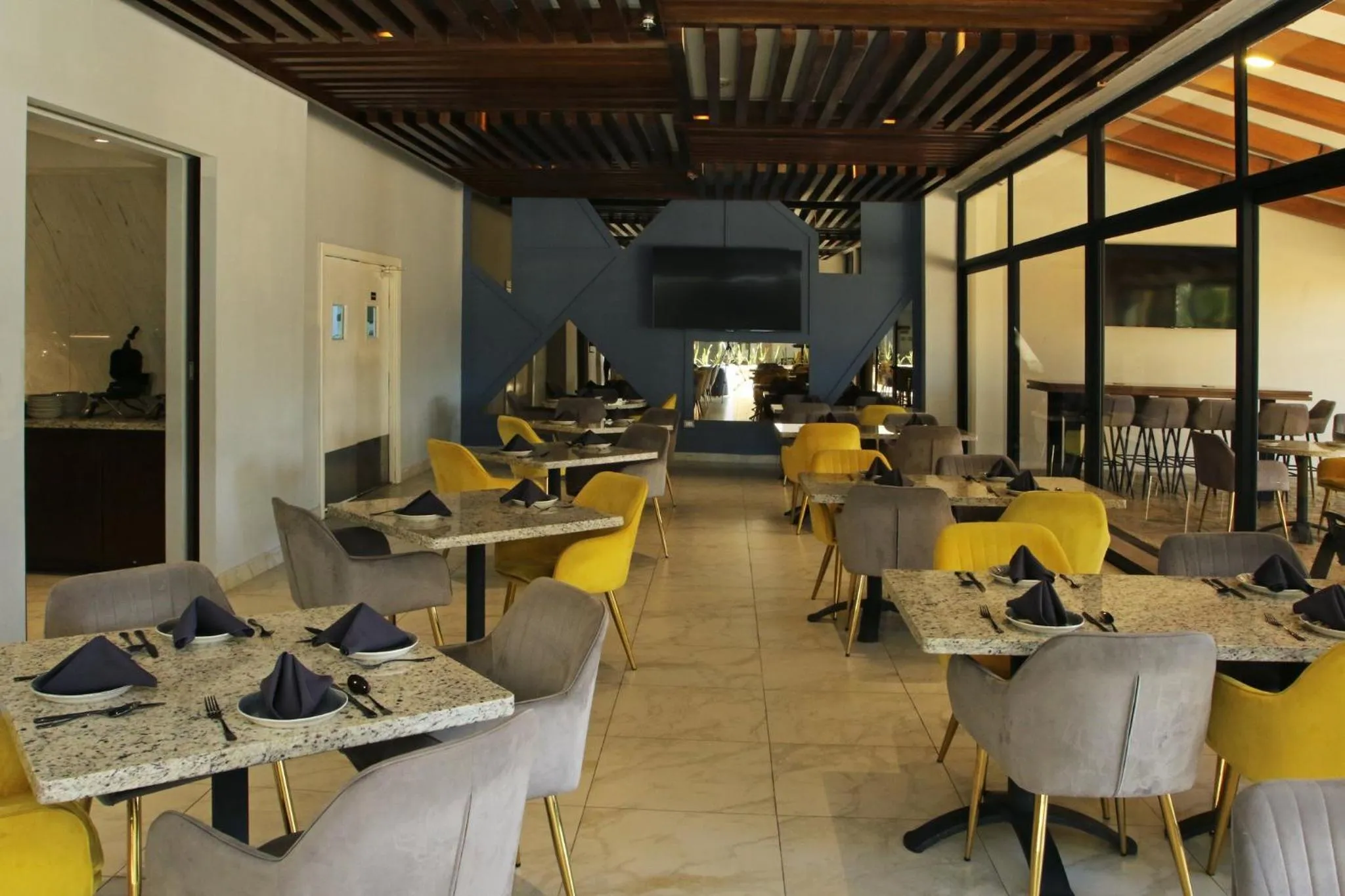 Restaurant/places to eat in voco Saltillo Suites by IHG