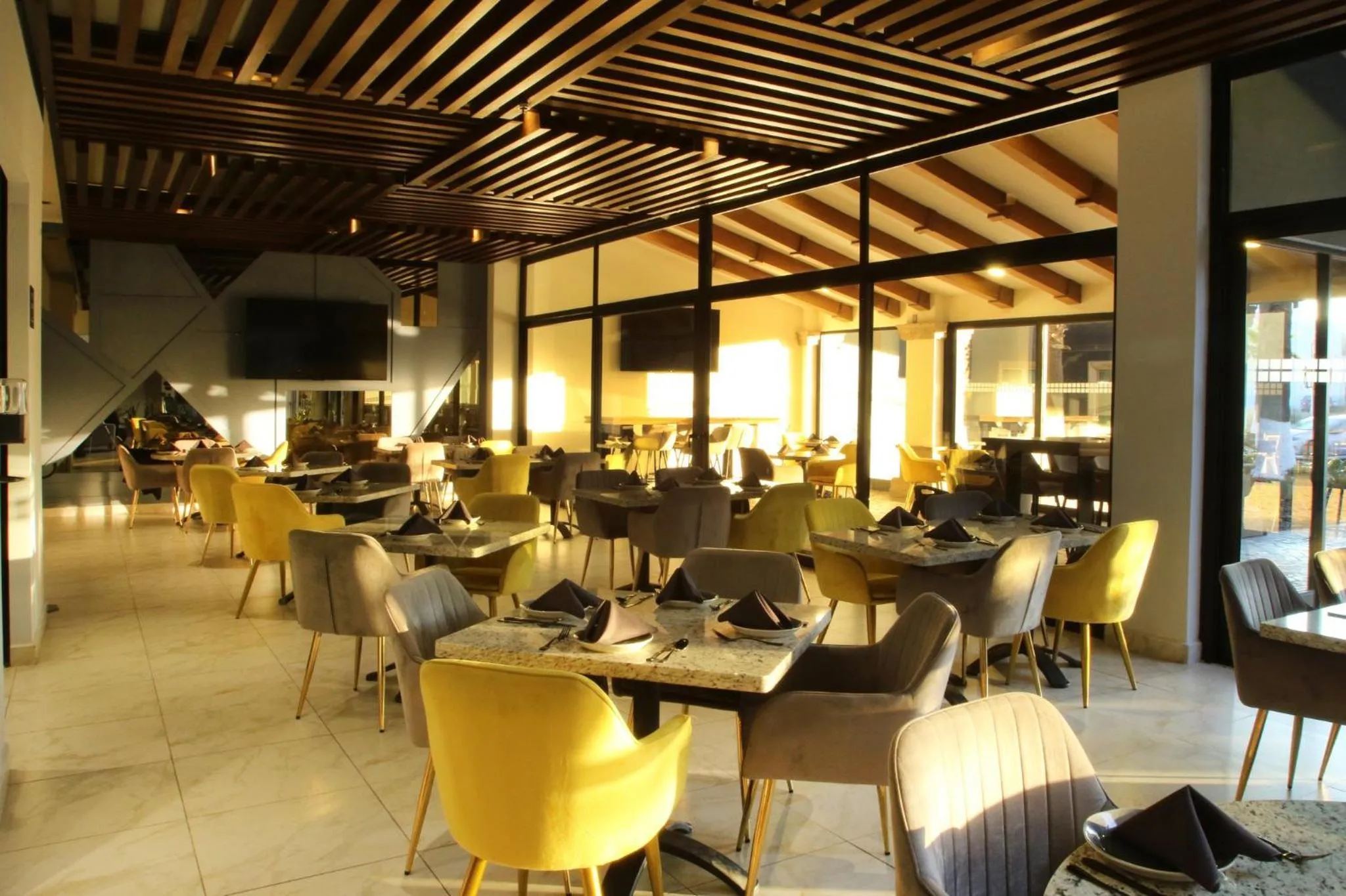 Restaurant/places to eat in voco Saltillo Suites by IHG