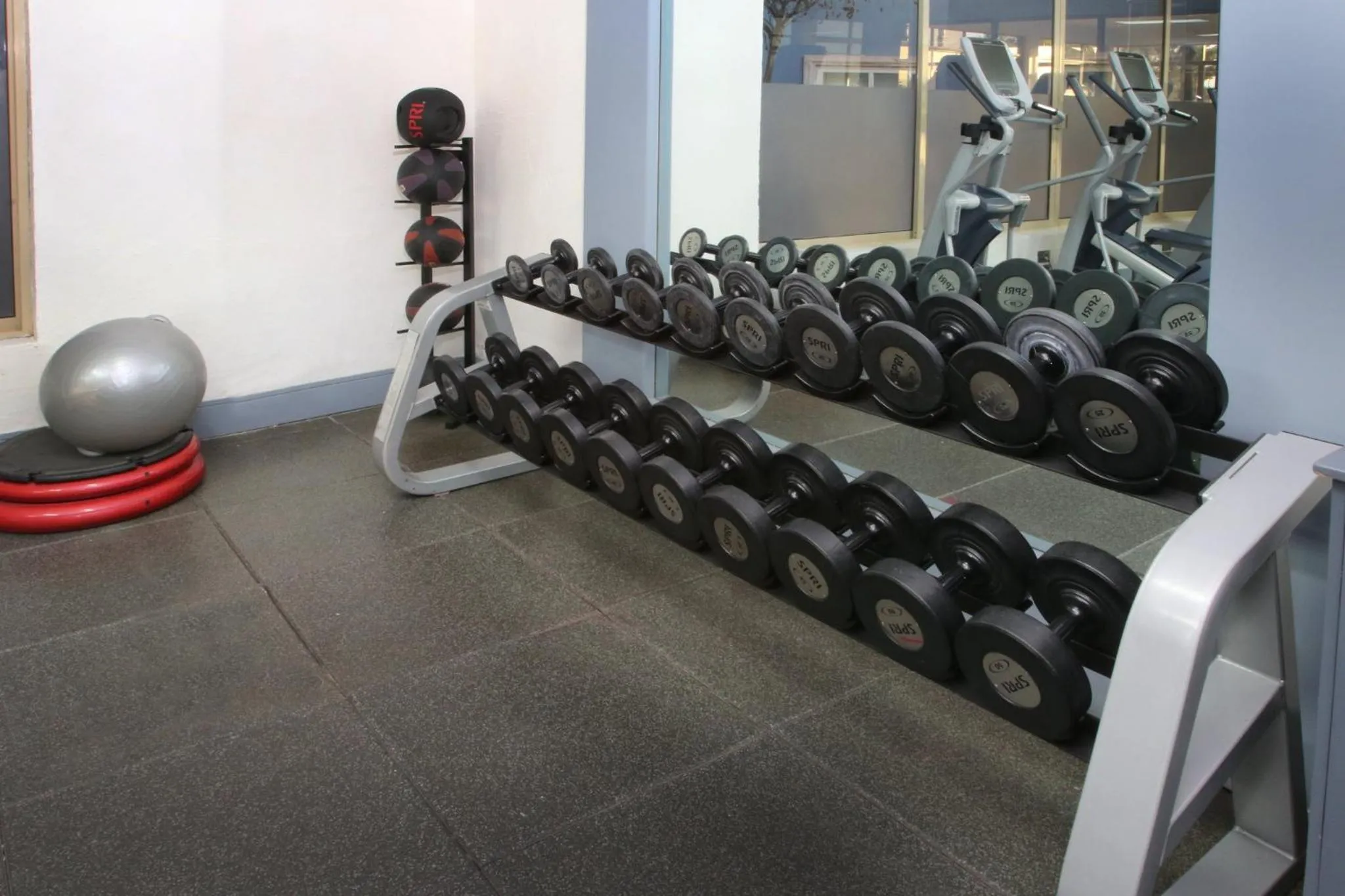 Fitness centre/facilities in voco Saltillo Suites by IHG