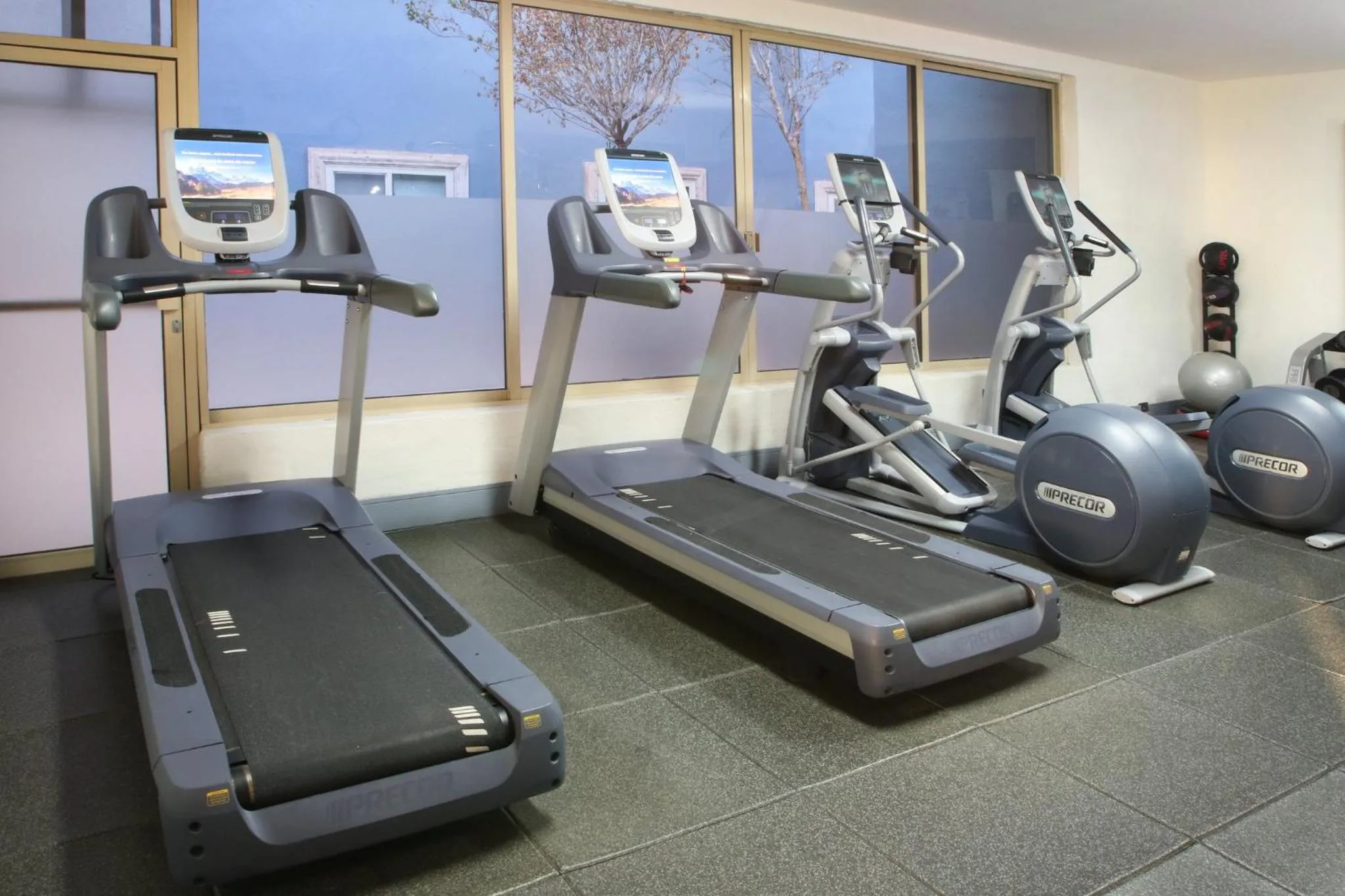 Fitness centre/facilities in voco Saltillo Suites by IHG