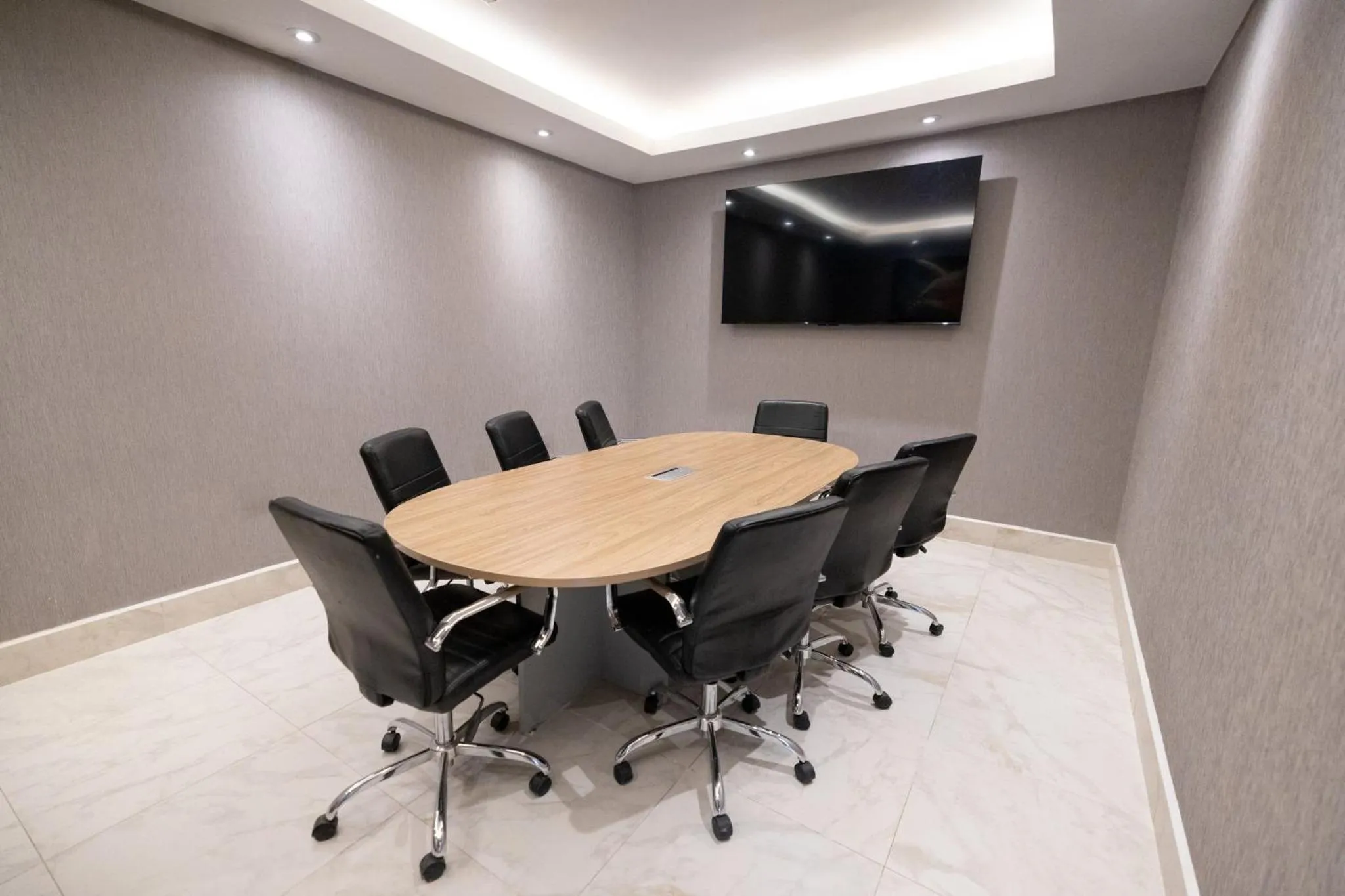 Meeting/conference room in voco Saltillo Suites by IHG