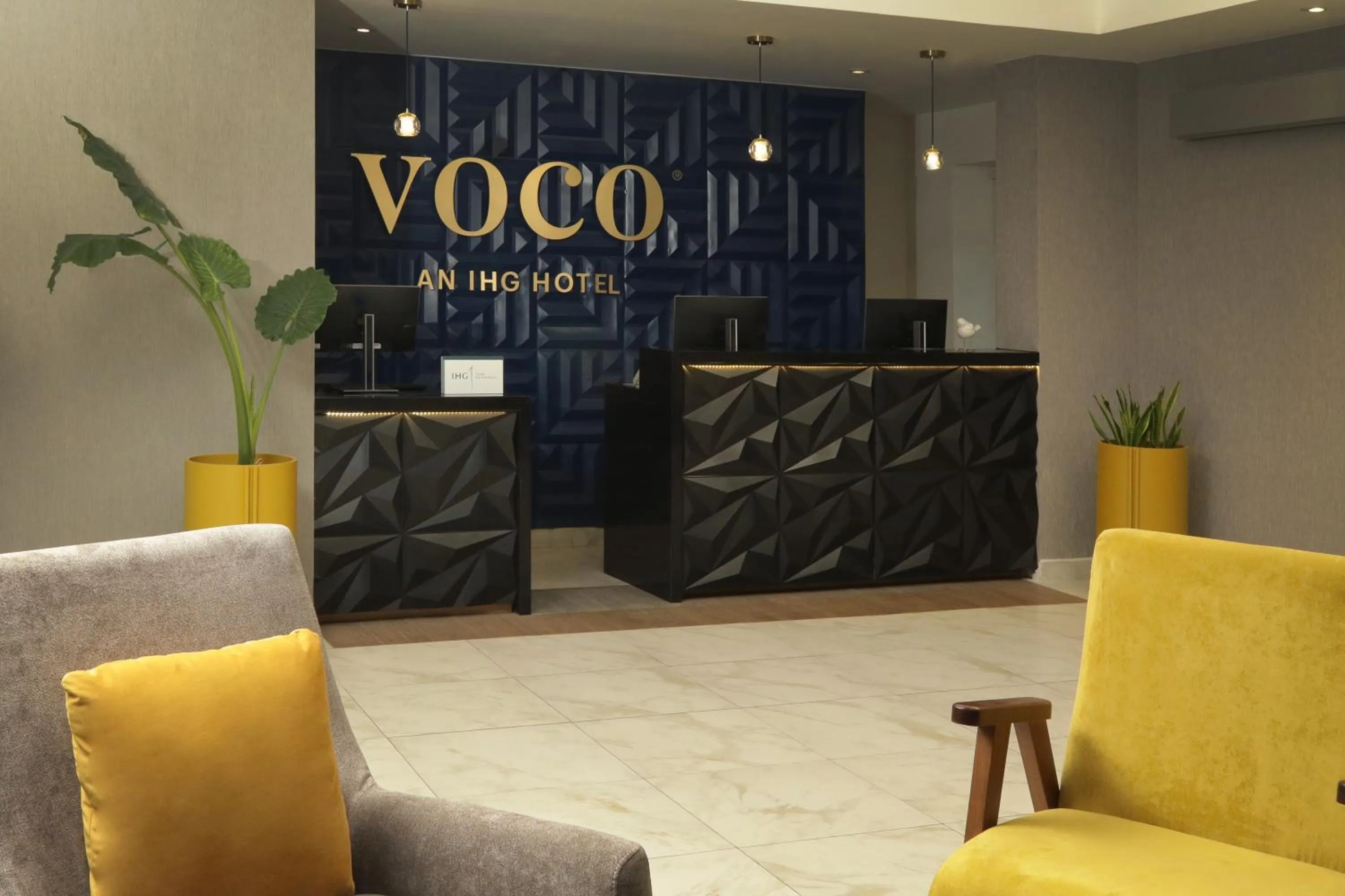 Lobby or reception in voco Saltillo Suites by IHG