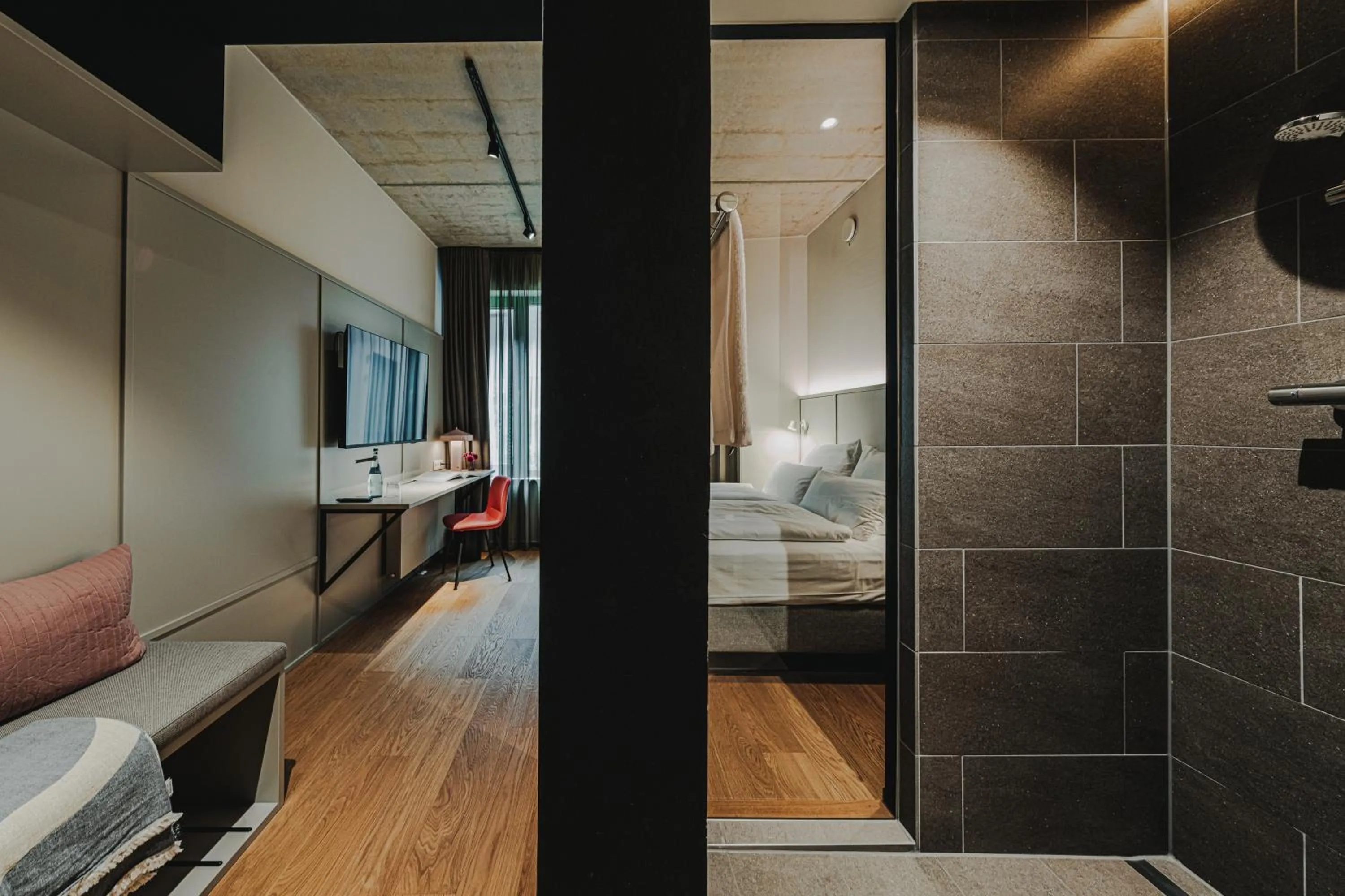 Shower, Bed in HIIVE Oldenburg