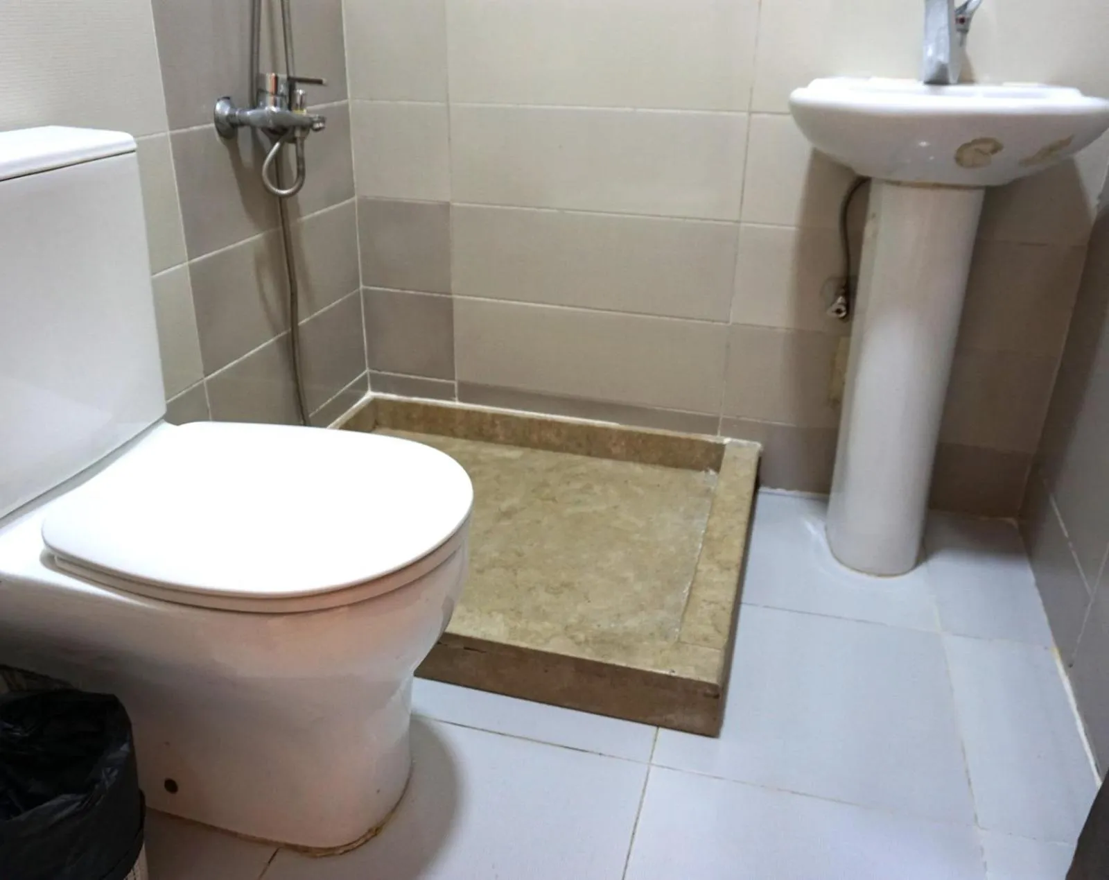 Shower in New Abdeen palace hostel