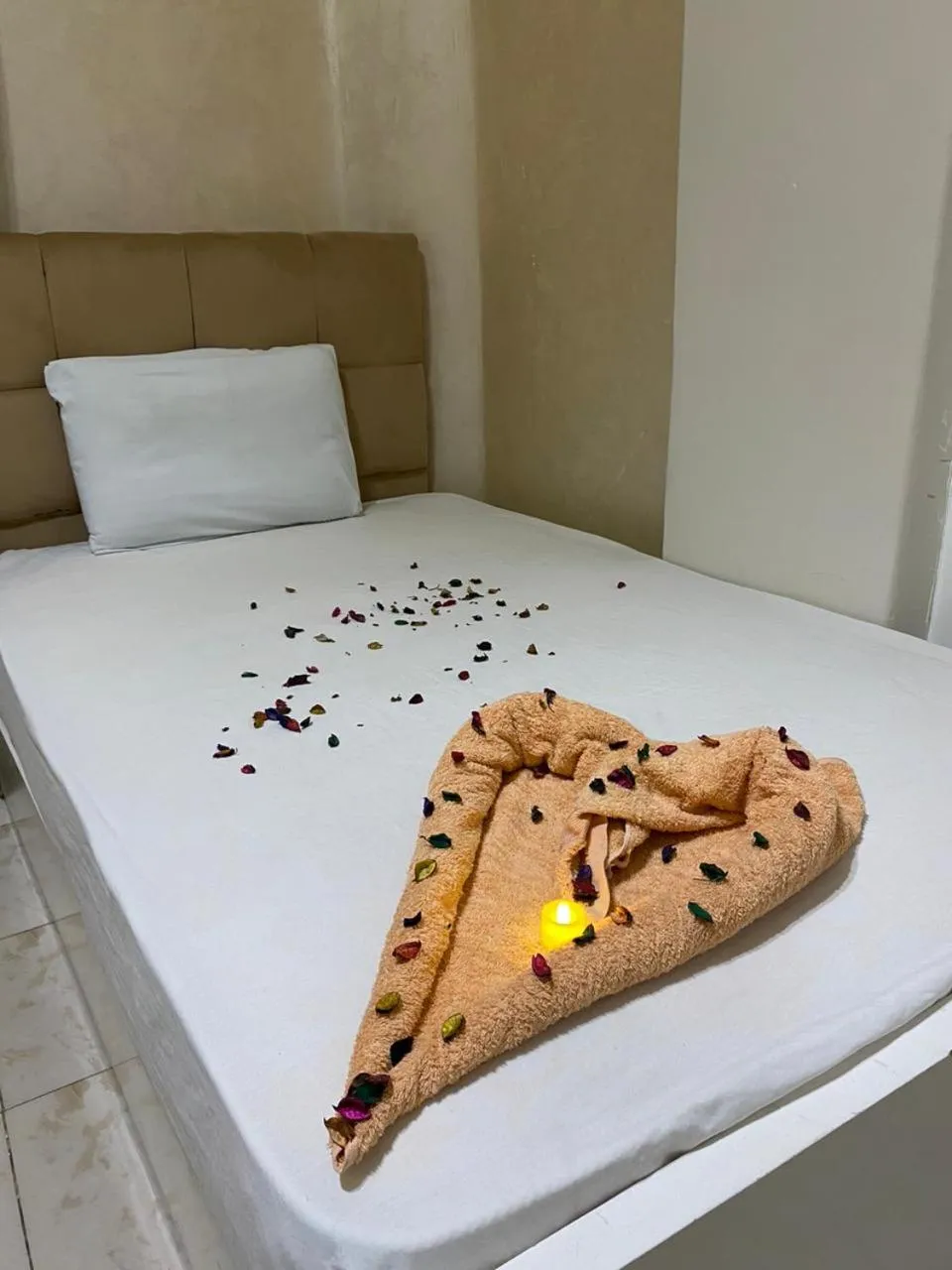 Bed in New Abdeen palace hostel