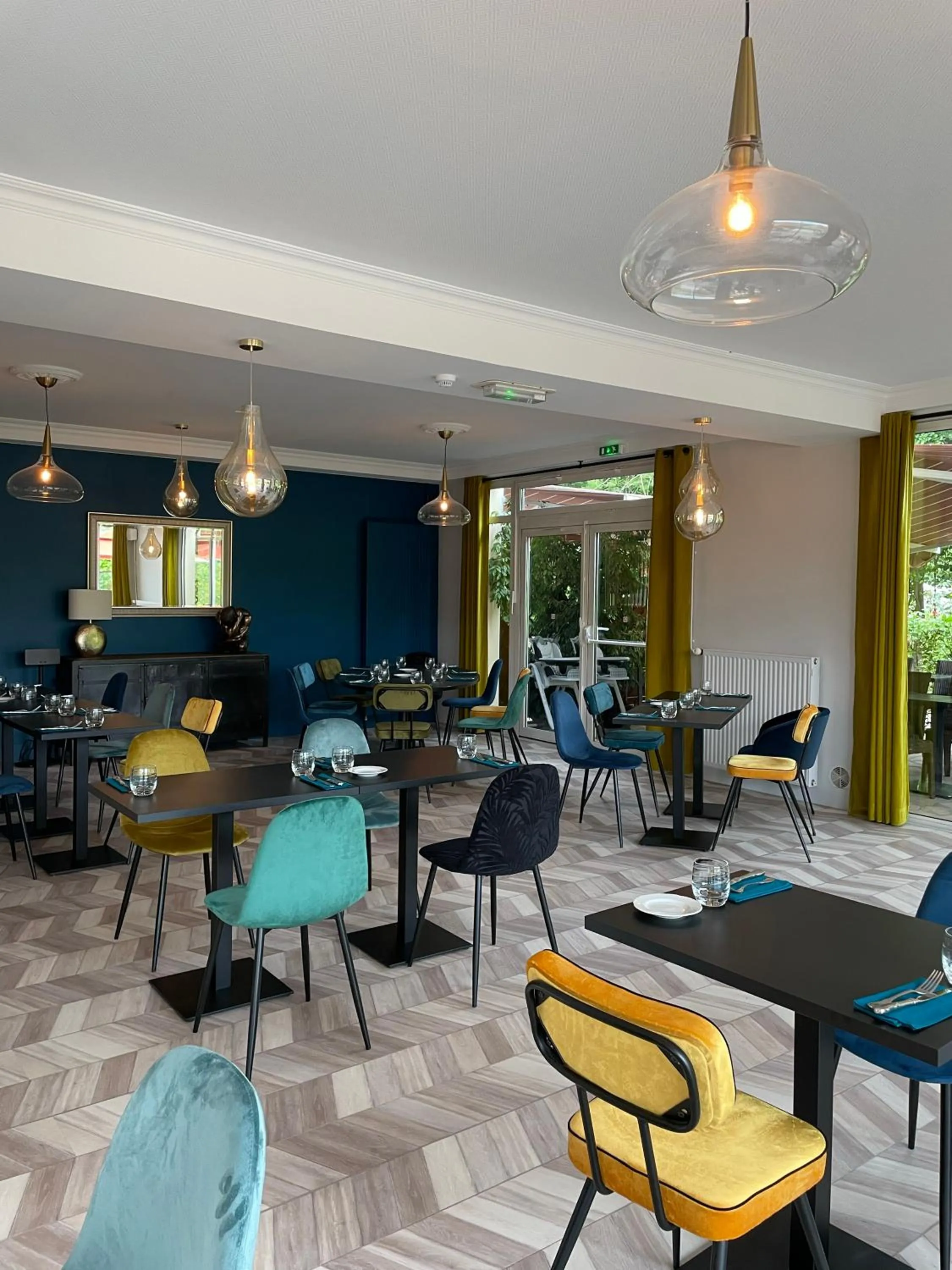 Restaurant/places to eat in Hôtel Restaurant du Lac