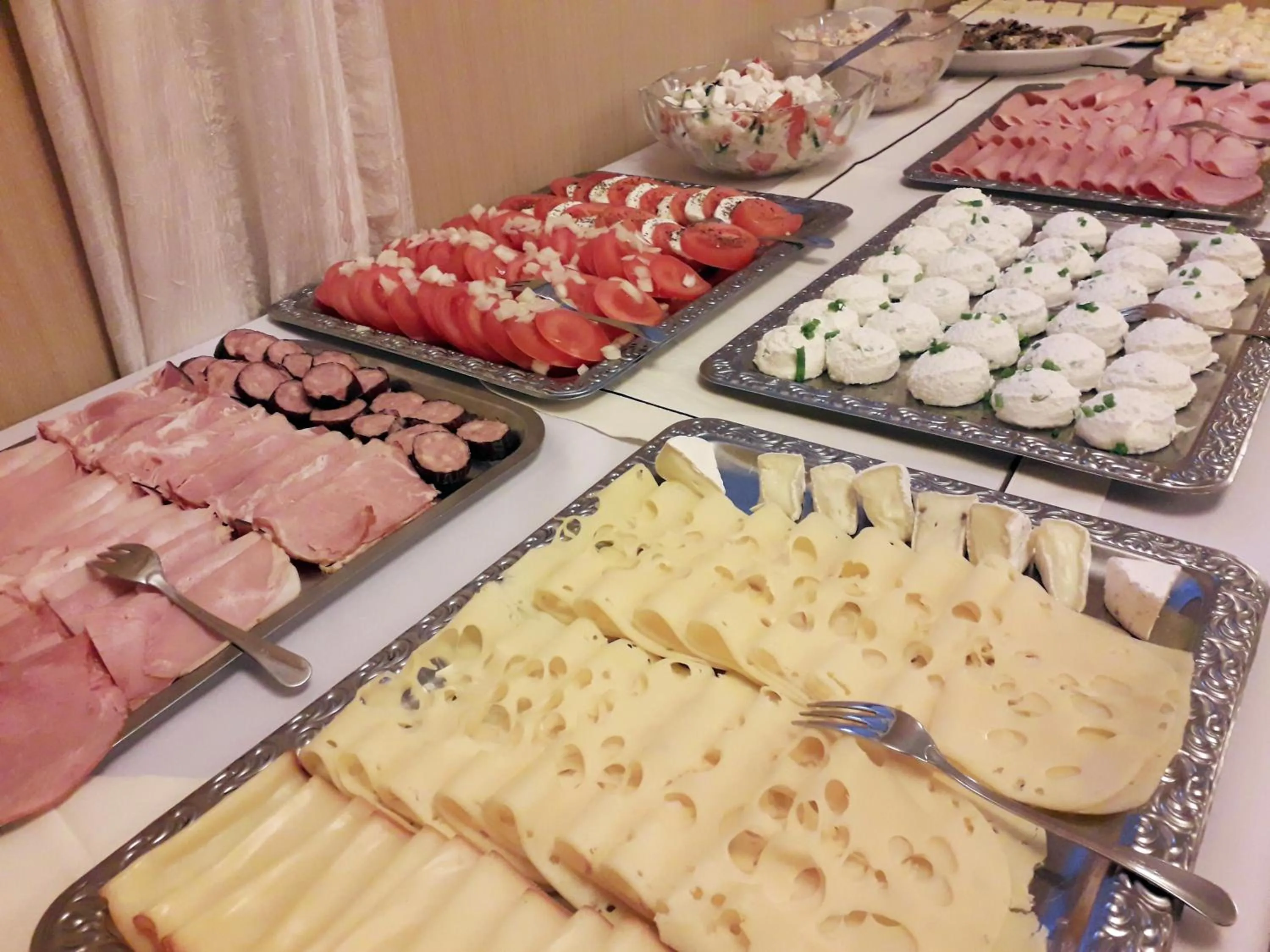 Buffet breakfast in Resort de Esperanto Sanatorium Uzdrowiskowe