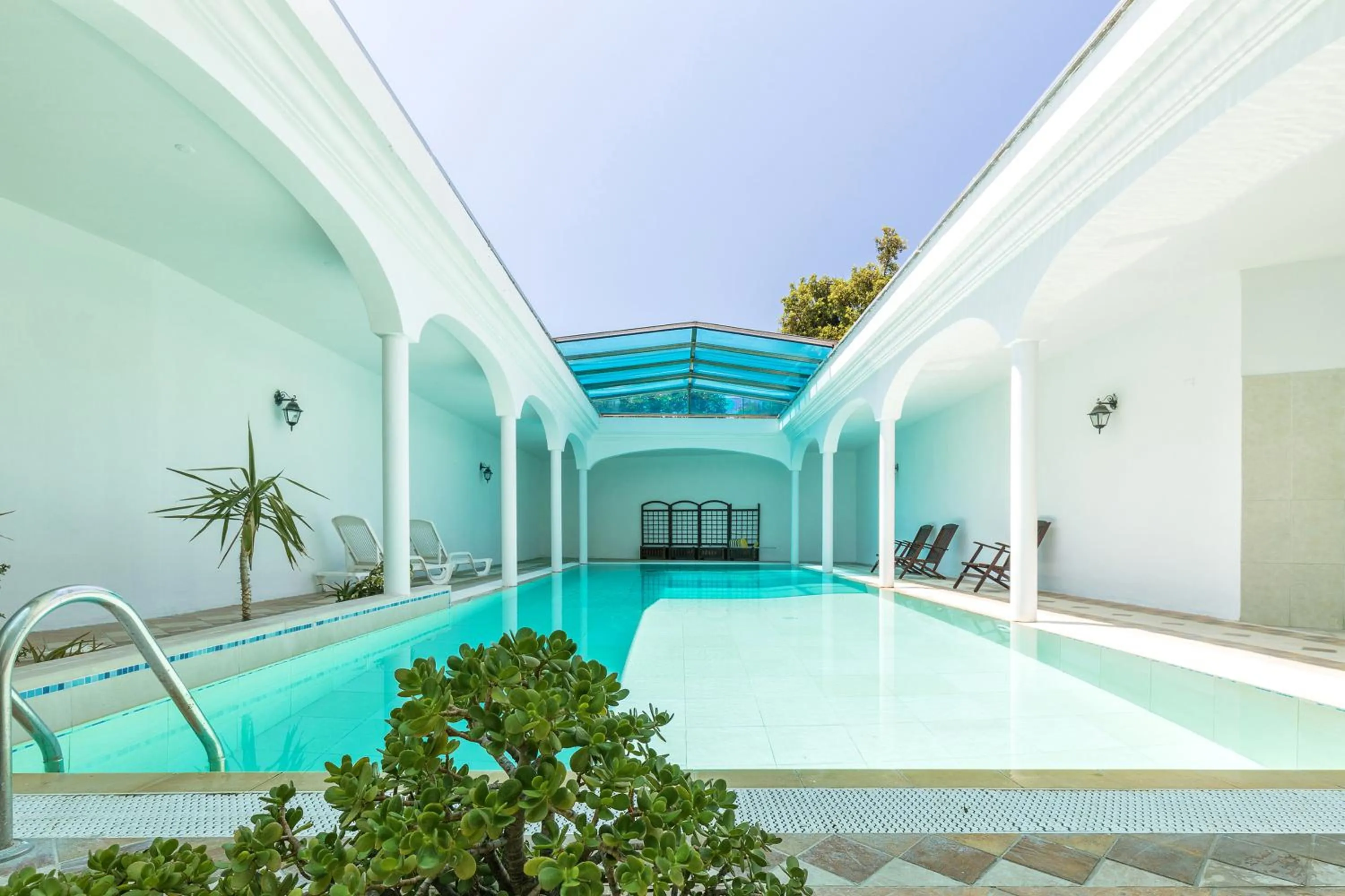 Swimming pool in Hotel Bonsai