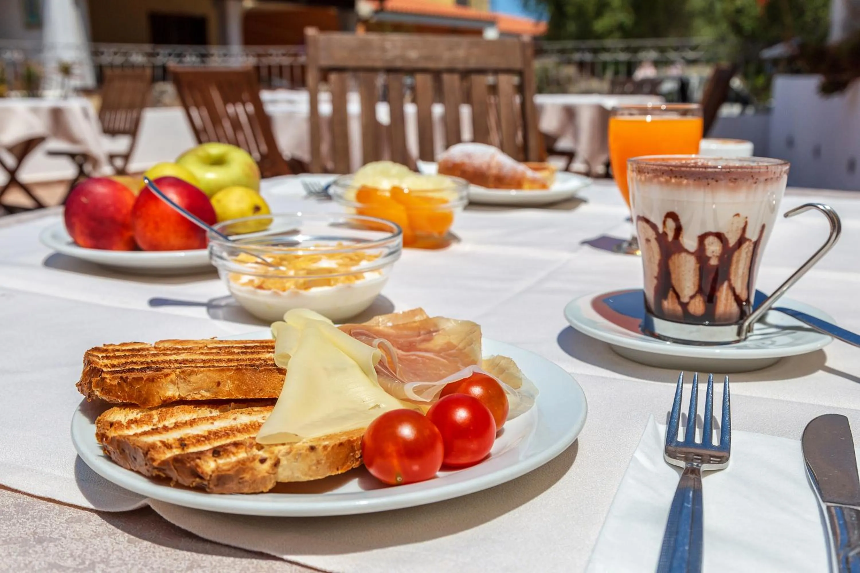 Food and drinks in Hotel Bonsai