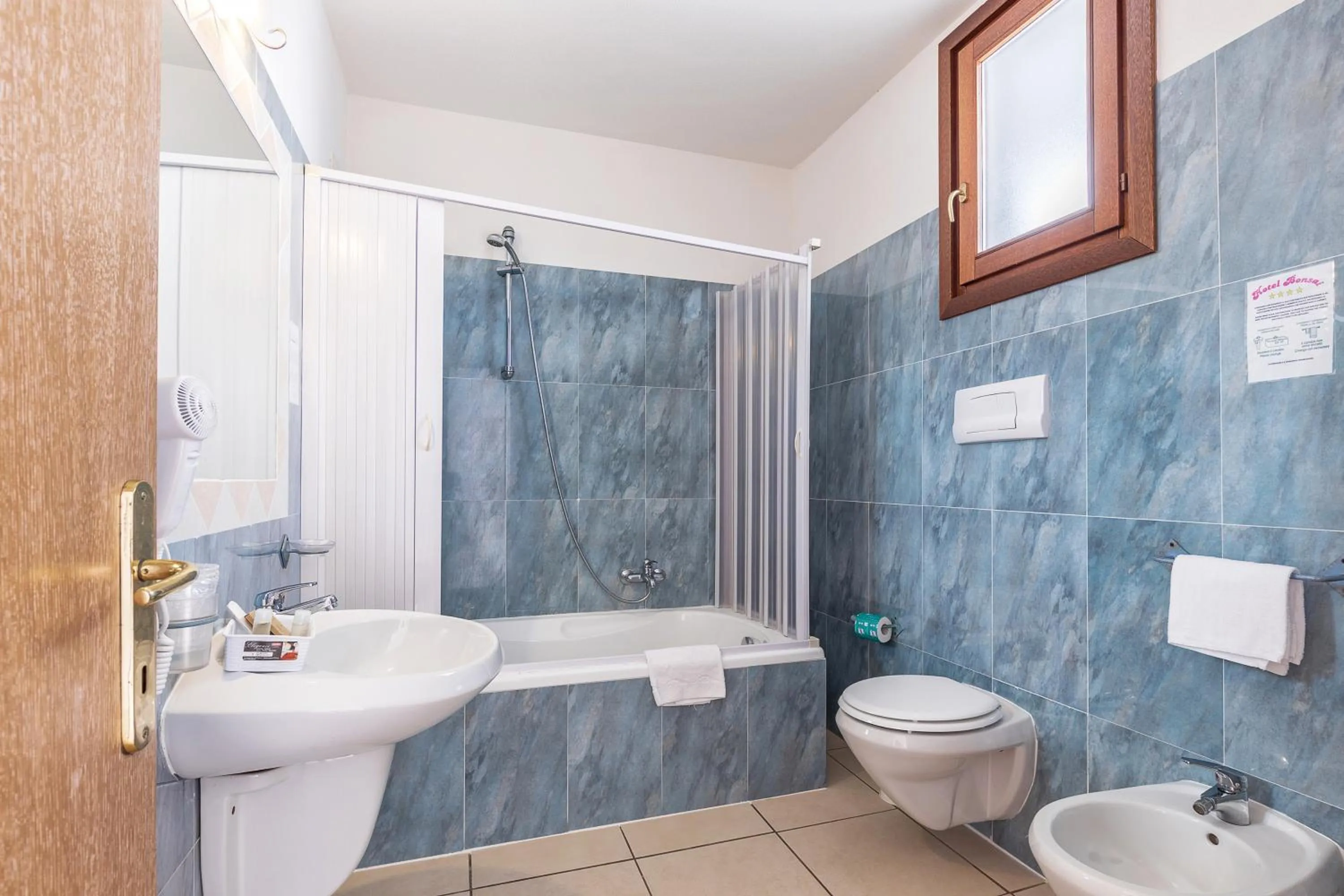 Toilet in Hotel Bonsai