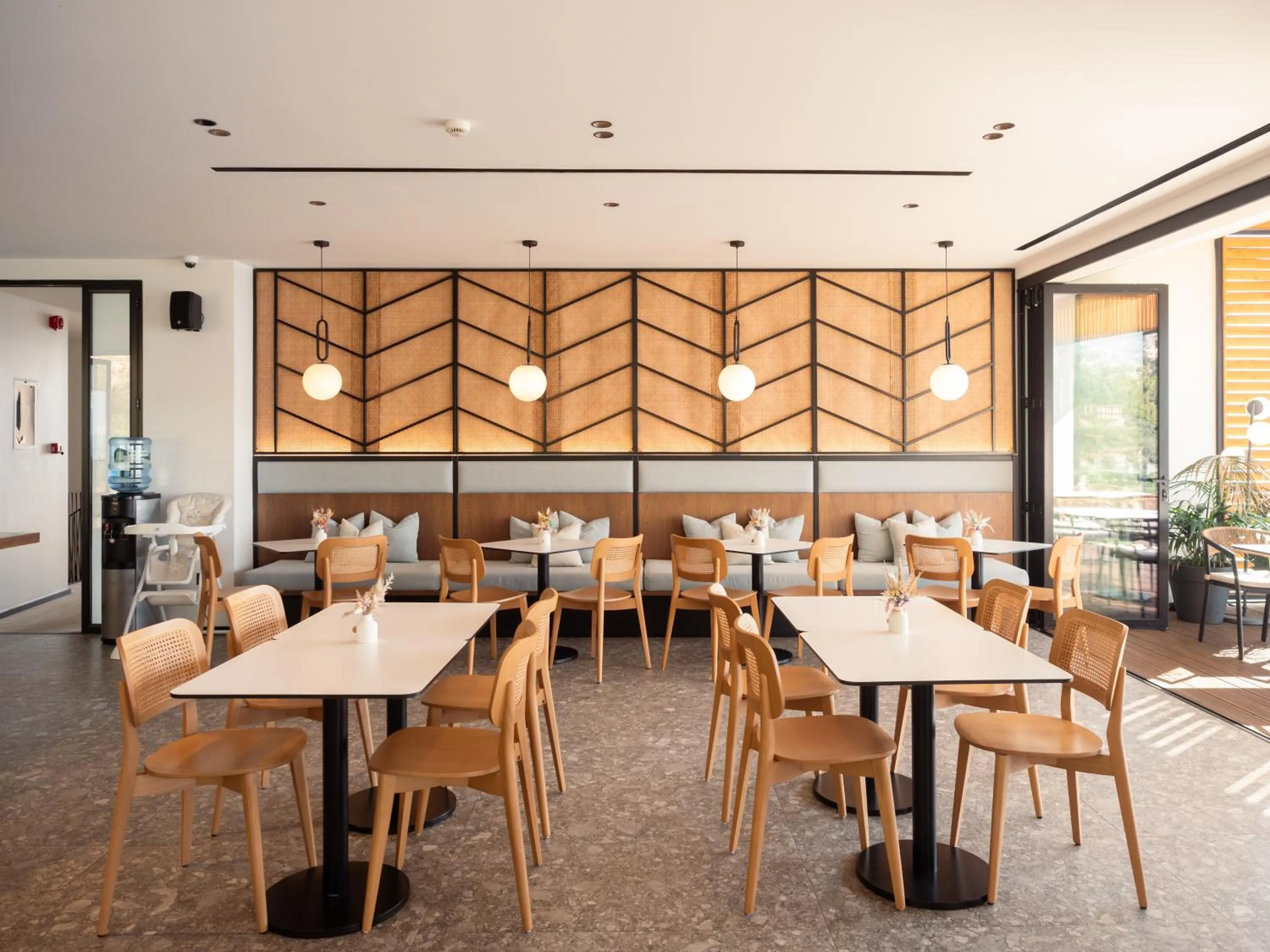 Restaurant/places to eat in Nobus Hotel & Spa