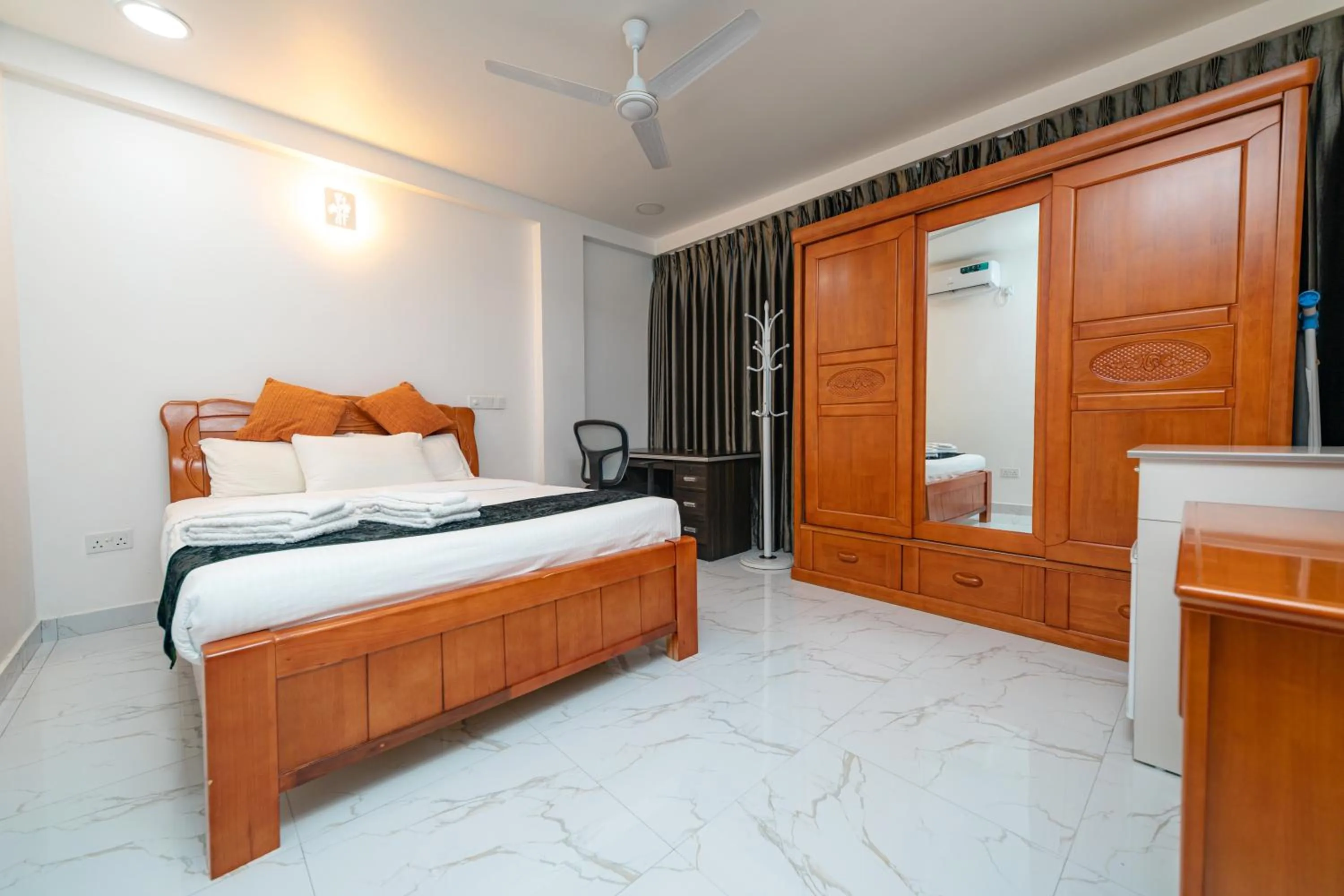 hair dresser, Bed in White Beach Holiday at Hulhumale'