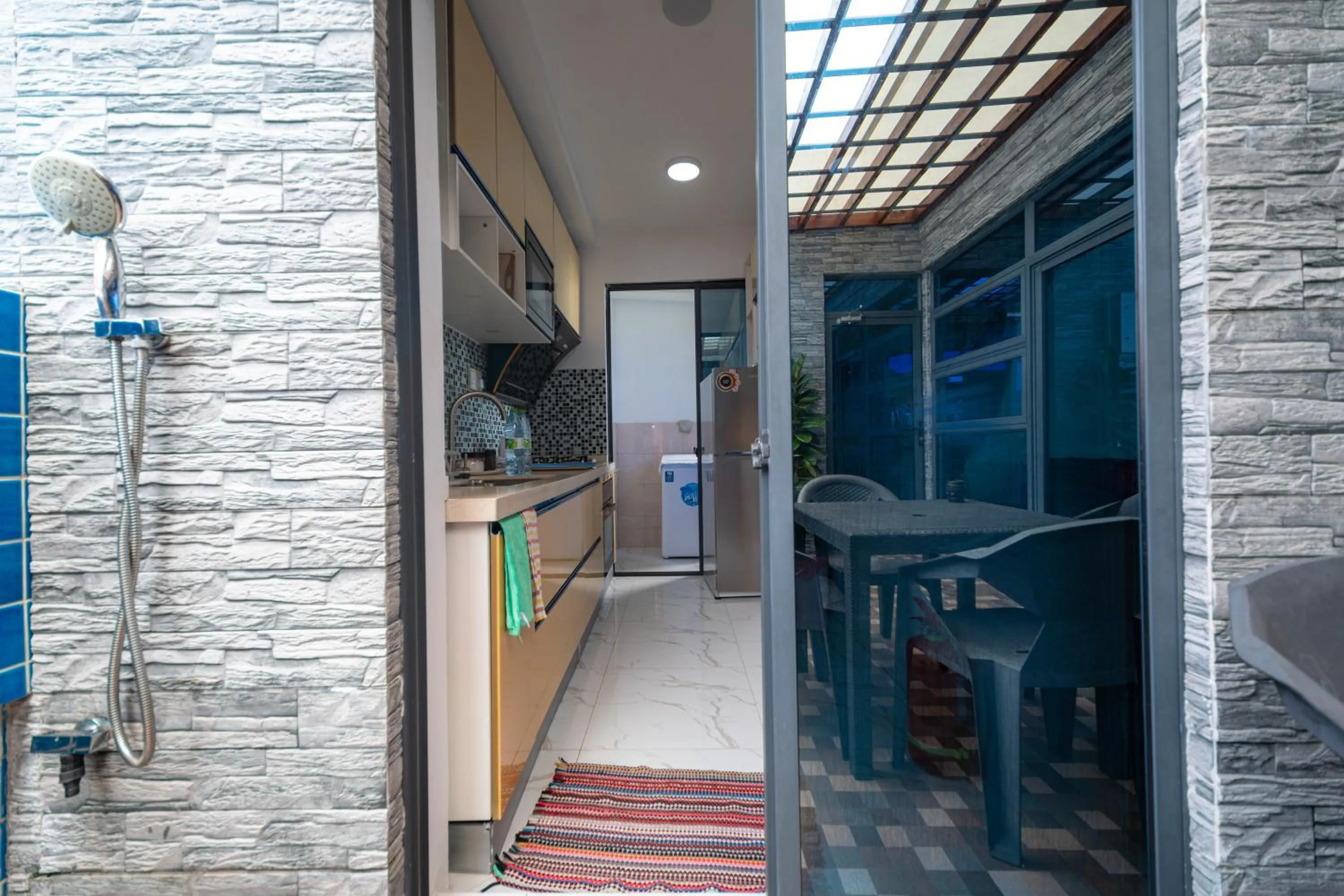 Kitchen or kitchenette in White Beach Holiday at Hulhumale'