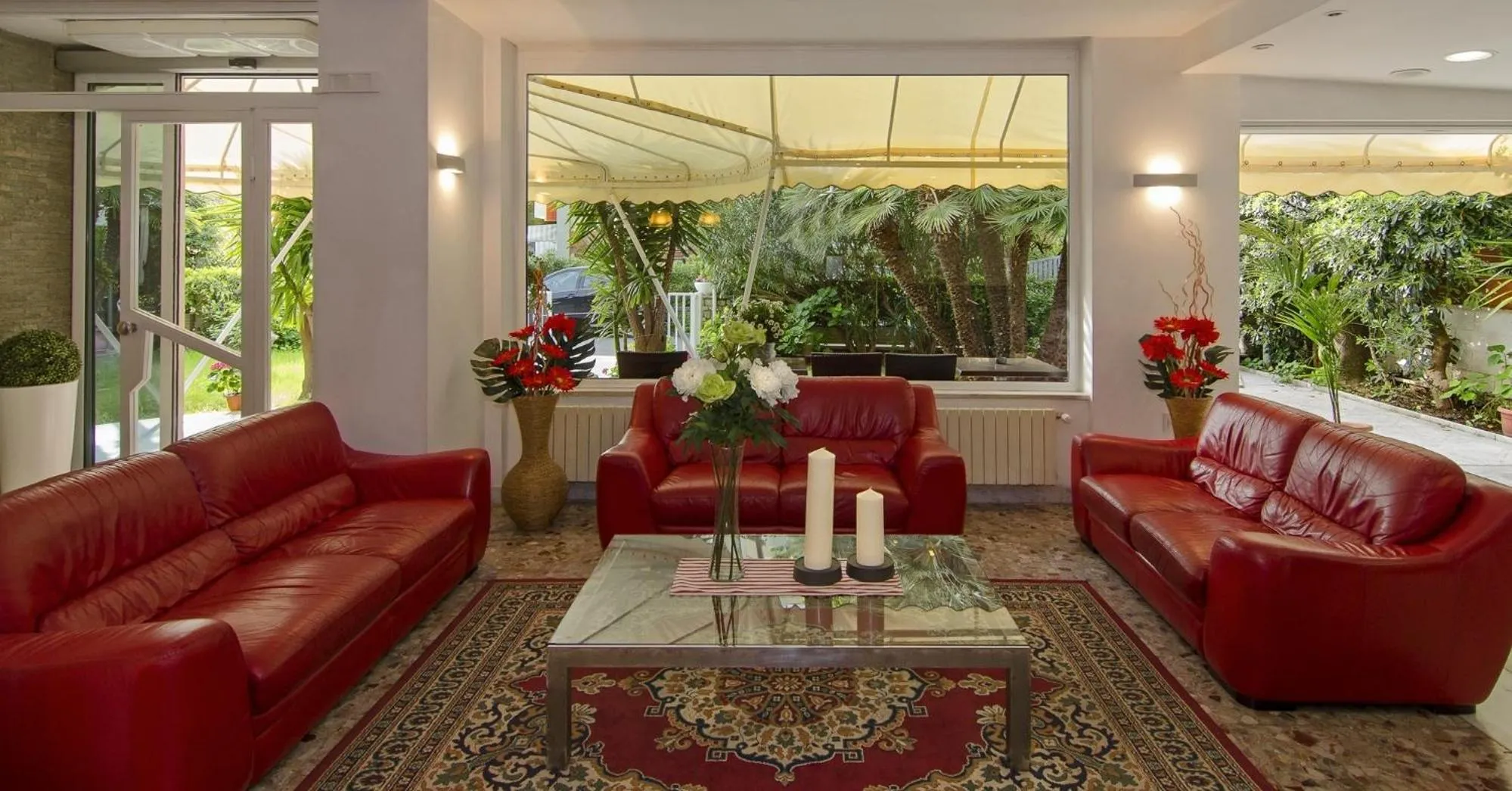 Communal lounge/ TV room in Hotel Scandinavia