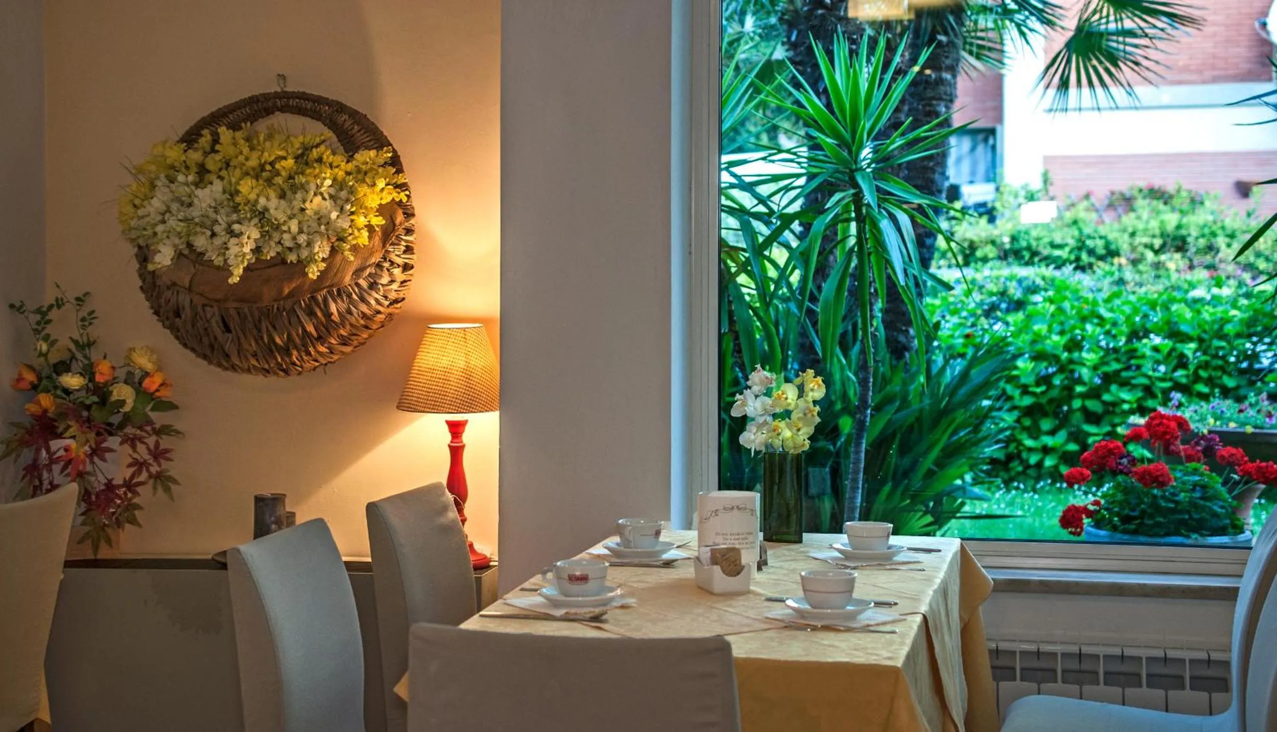 Restaurant/places to eat in Hotel Scandinavia