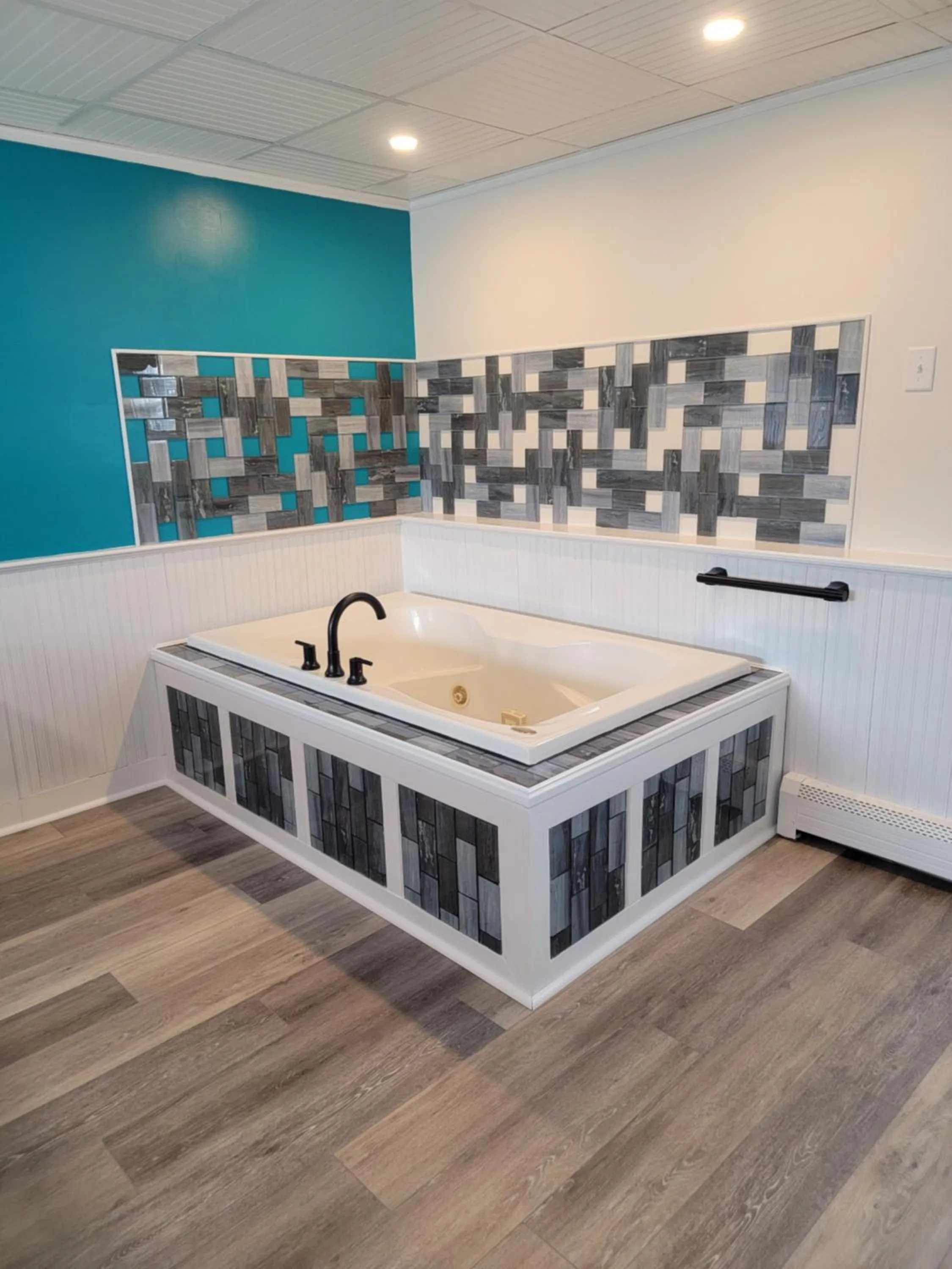 Hot Tub in The Crest - Hampton Beach