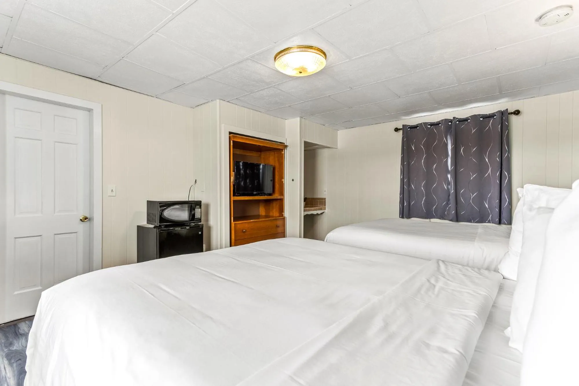 Bed in The Crest - Hampton Beach