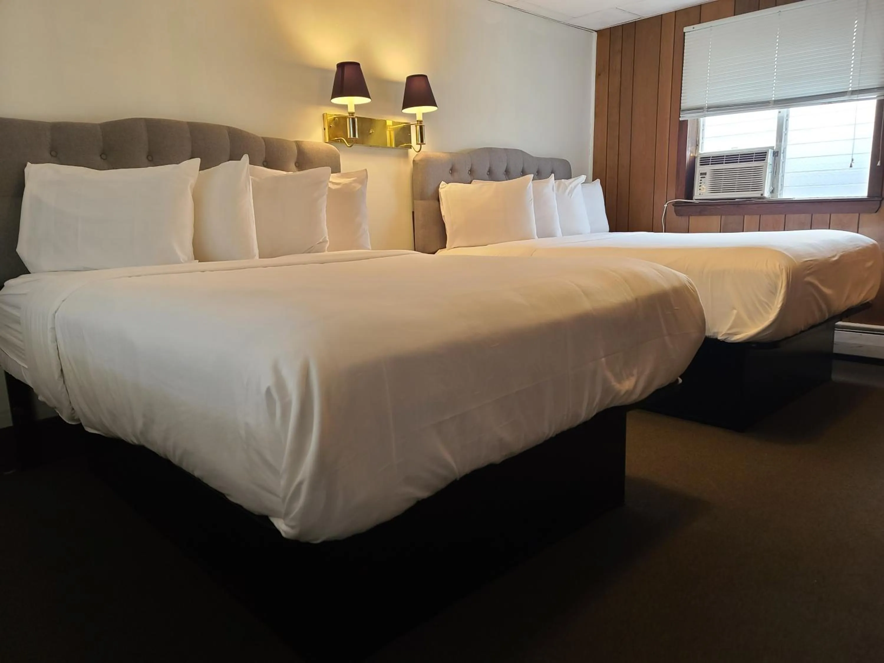 Bed in The Crest - Hampton Beach