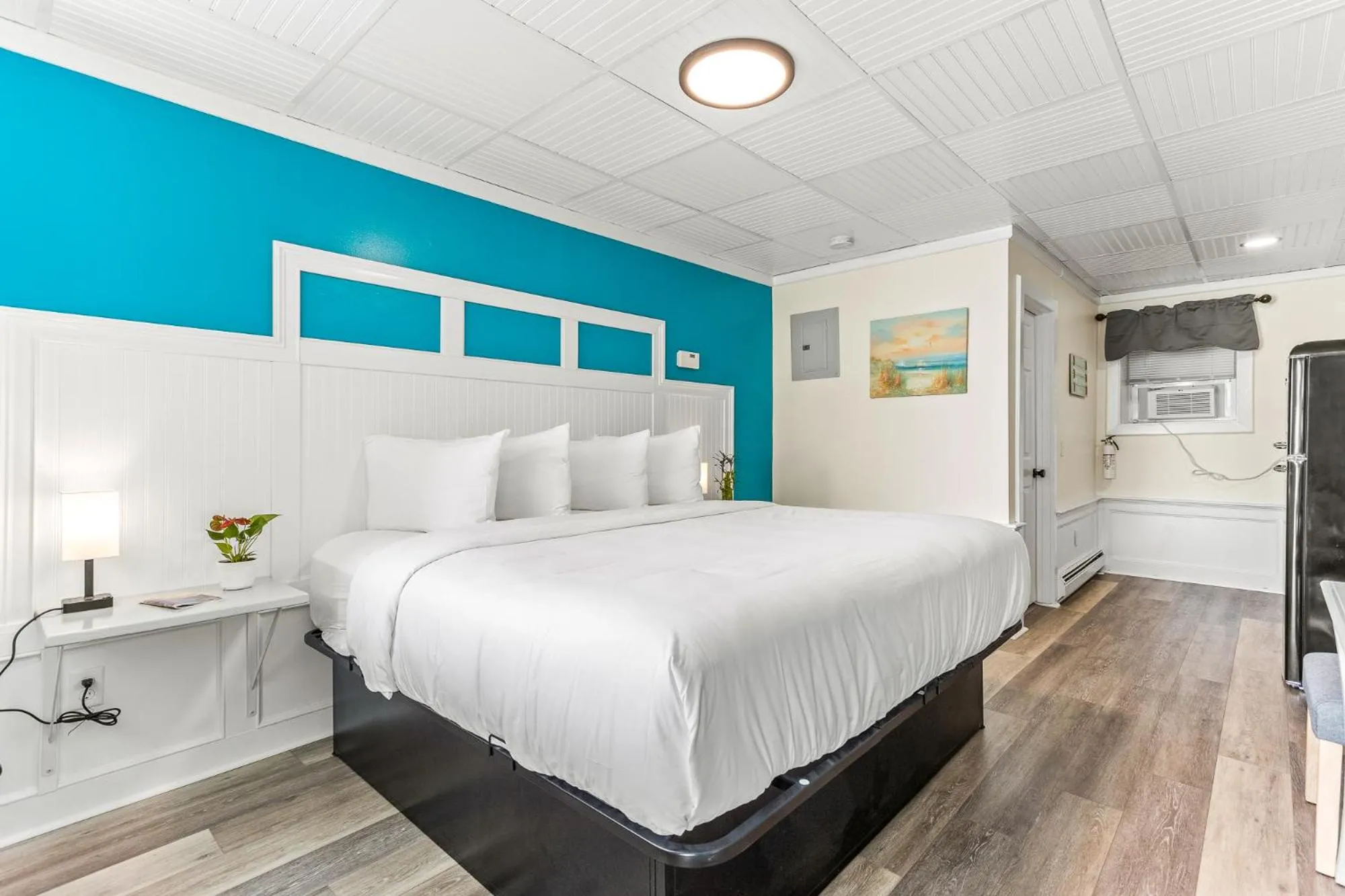 Bedroom, Bed in The Crest - Hampton Beach