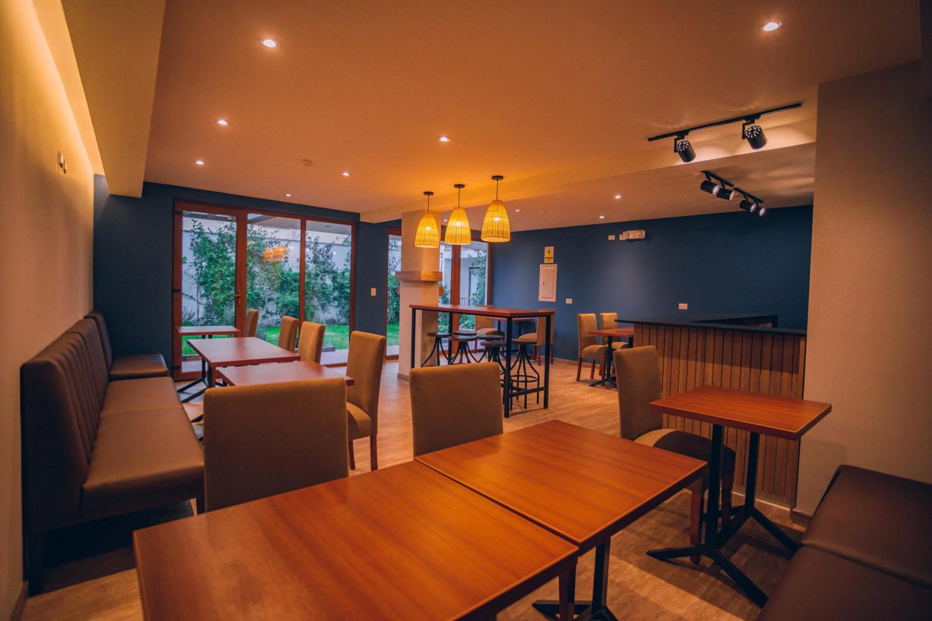 Restaurant/places to eat in Saska Boutique Hotel